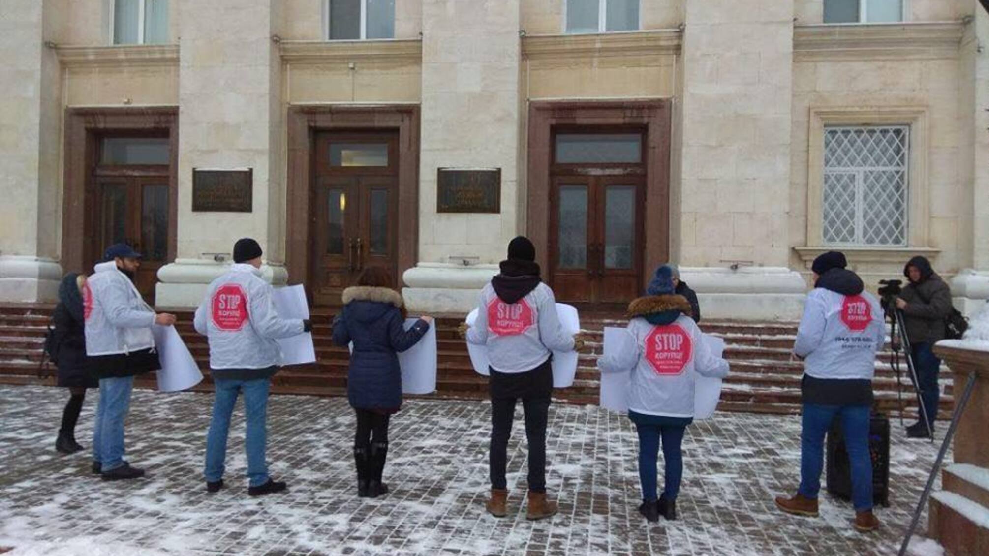 Під час антирейдерського маршу у Херсоні за активістами 'СтопКору' стежили невідомі особи