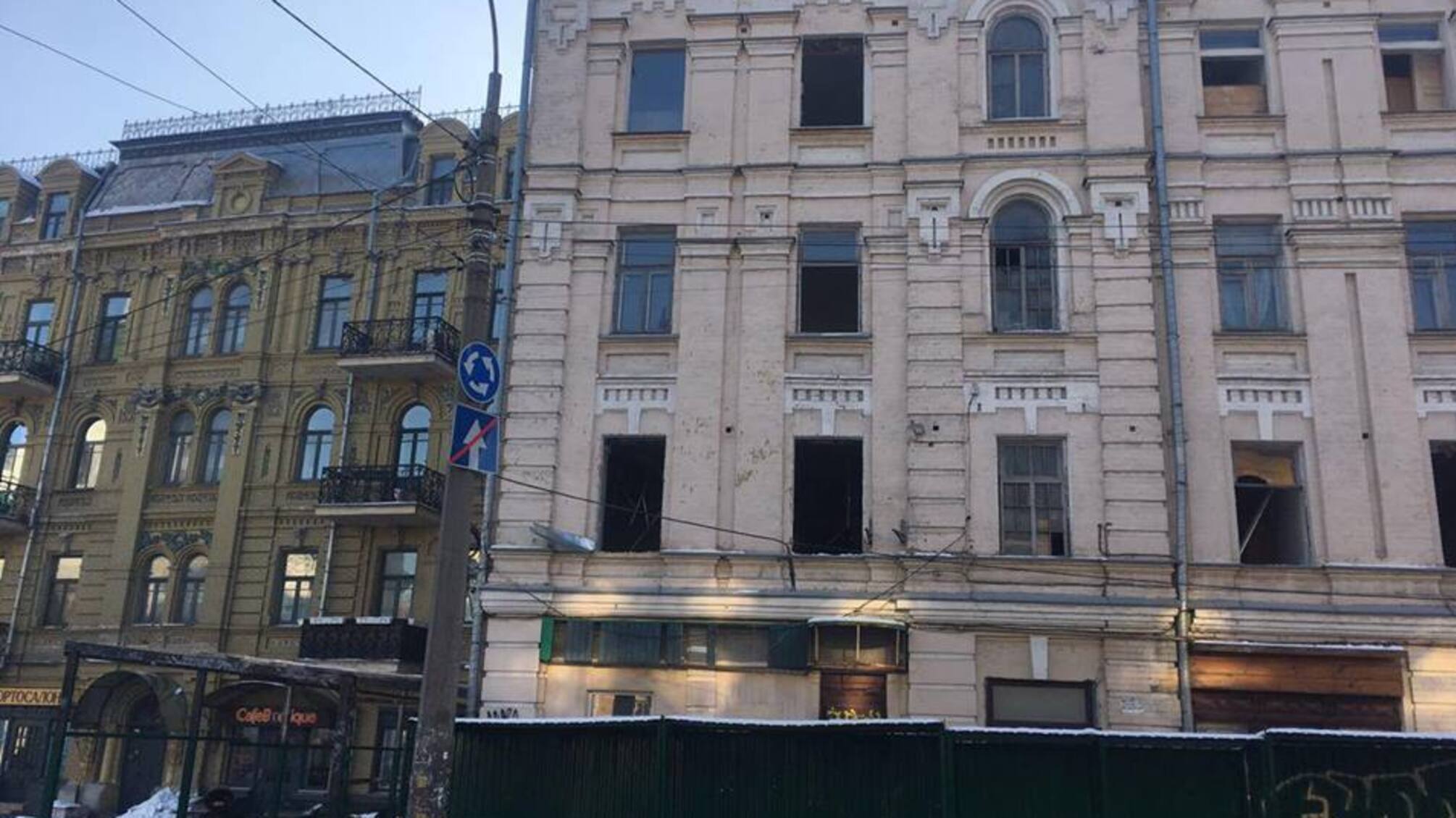 На скандальному будівництві на Подолі, яке після звернення 'СтопКору' мають перевірити у Київраді, пожвавився демонтаж