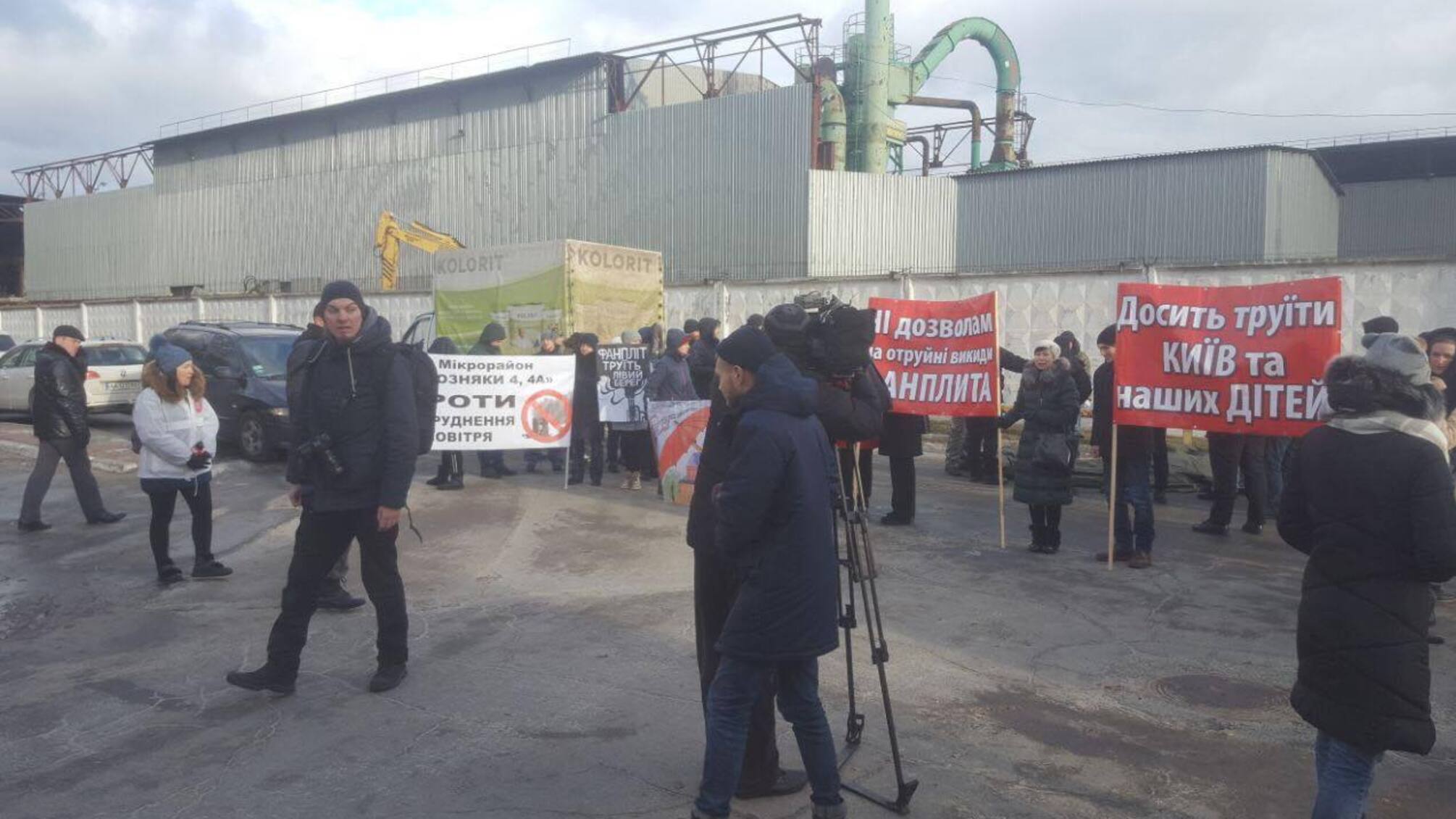 Жителі Дніпровського району Києва готові почати безстроковий протест через небезпечний завод 'Фанплит'