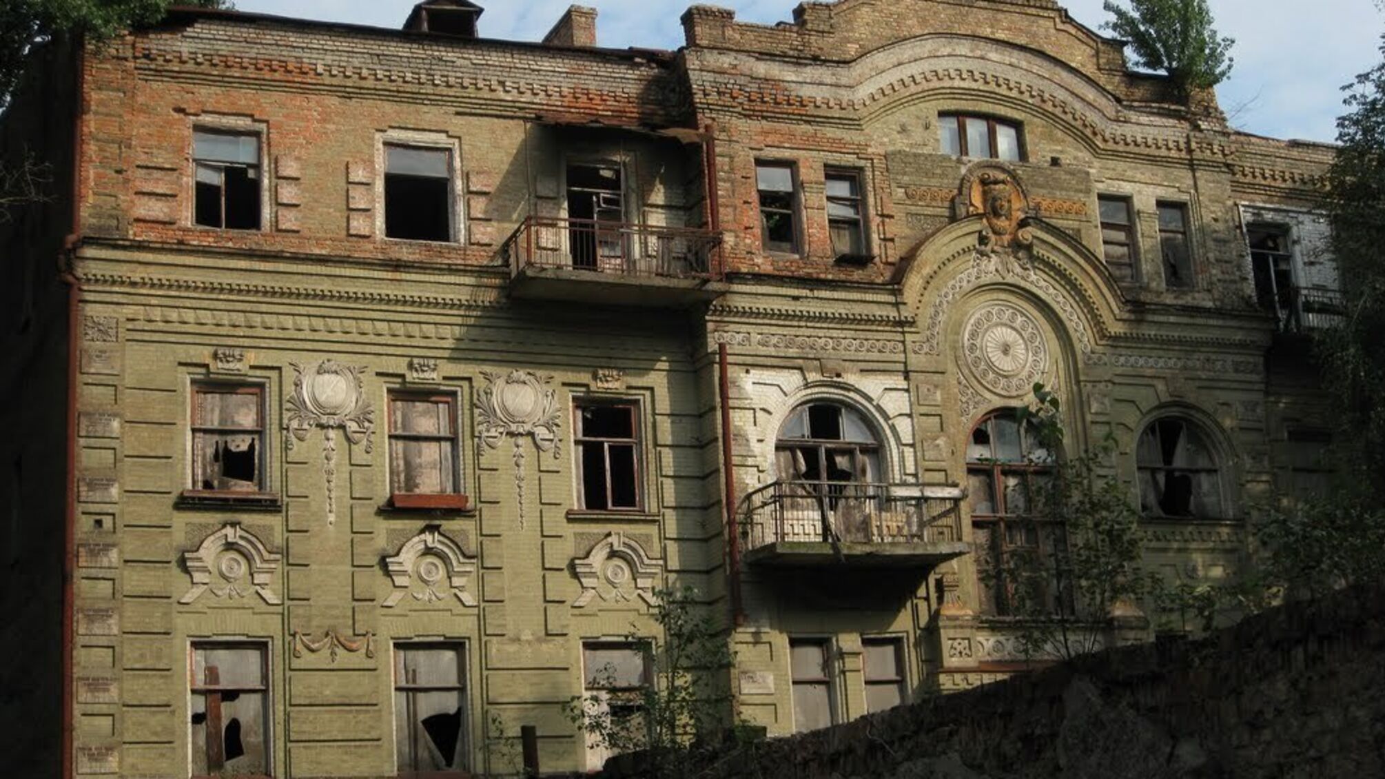 Для чого навмисно знищують пам'ятки архітектури у Києві