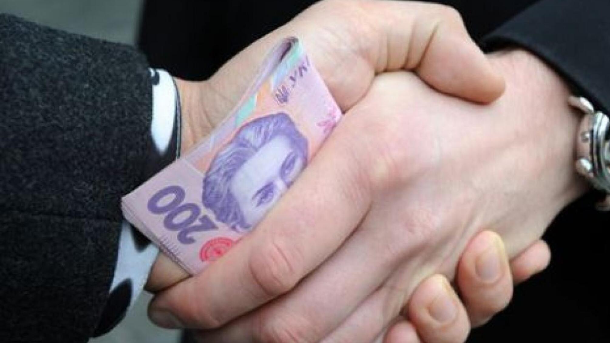У Харкові затримали співробітника військкомату на 700 дол. хабара