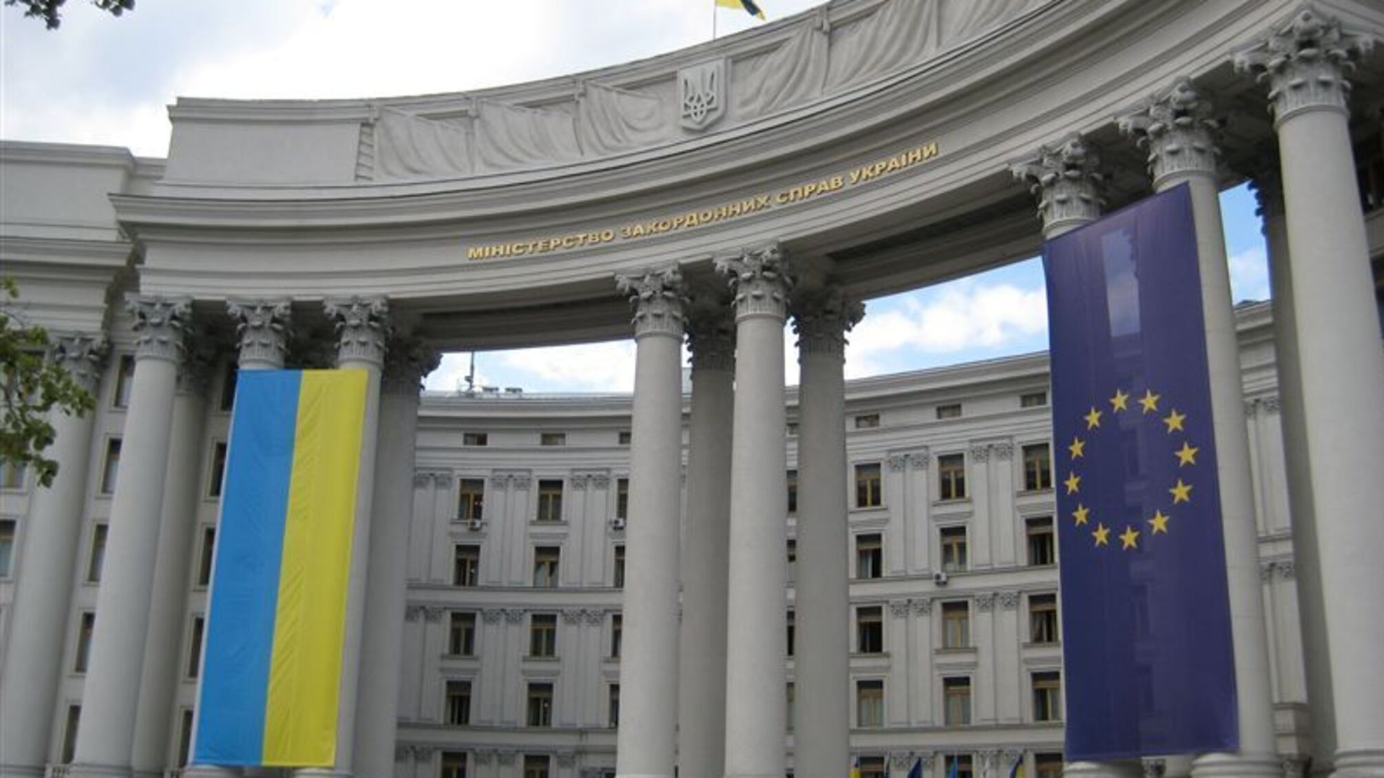 У МЗС нагадали, у які країни українцям не варто їхати