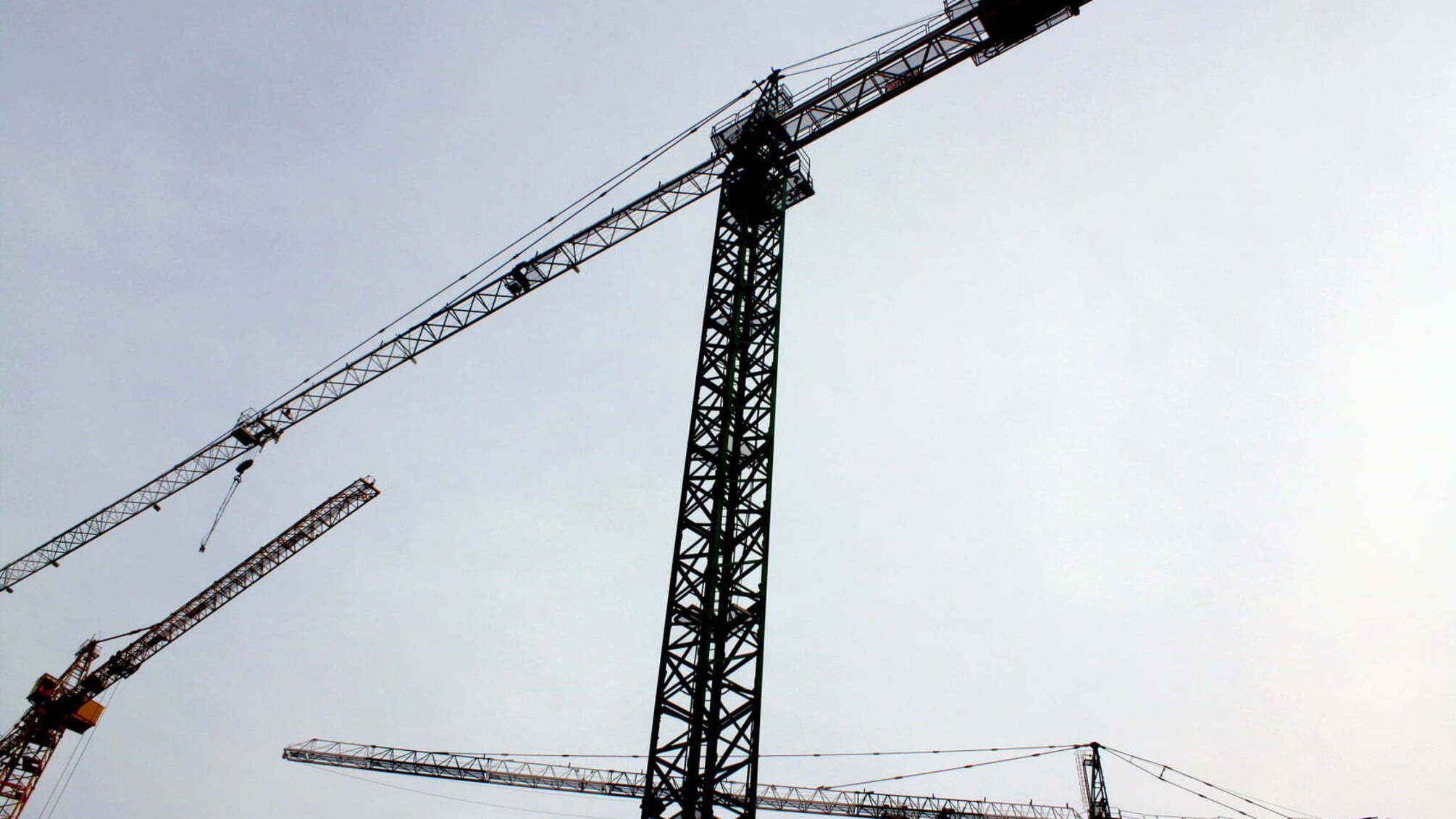 Трагедія на будівництві: в Івано-Франківську будівельний кран вбив двох людей