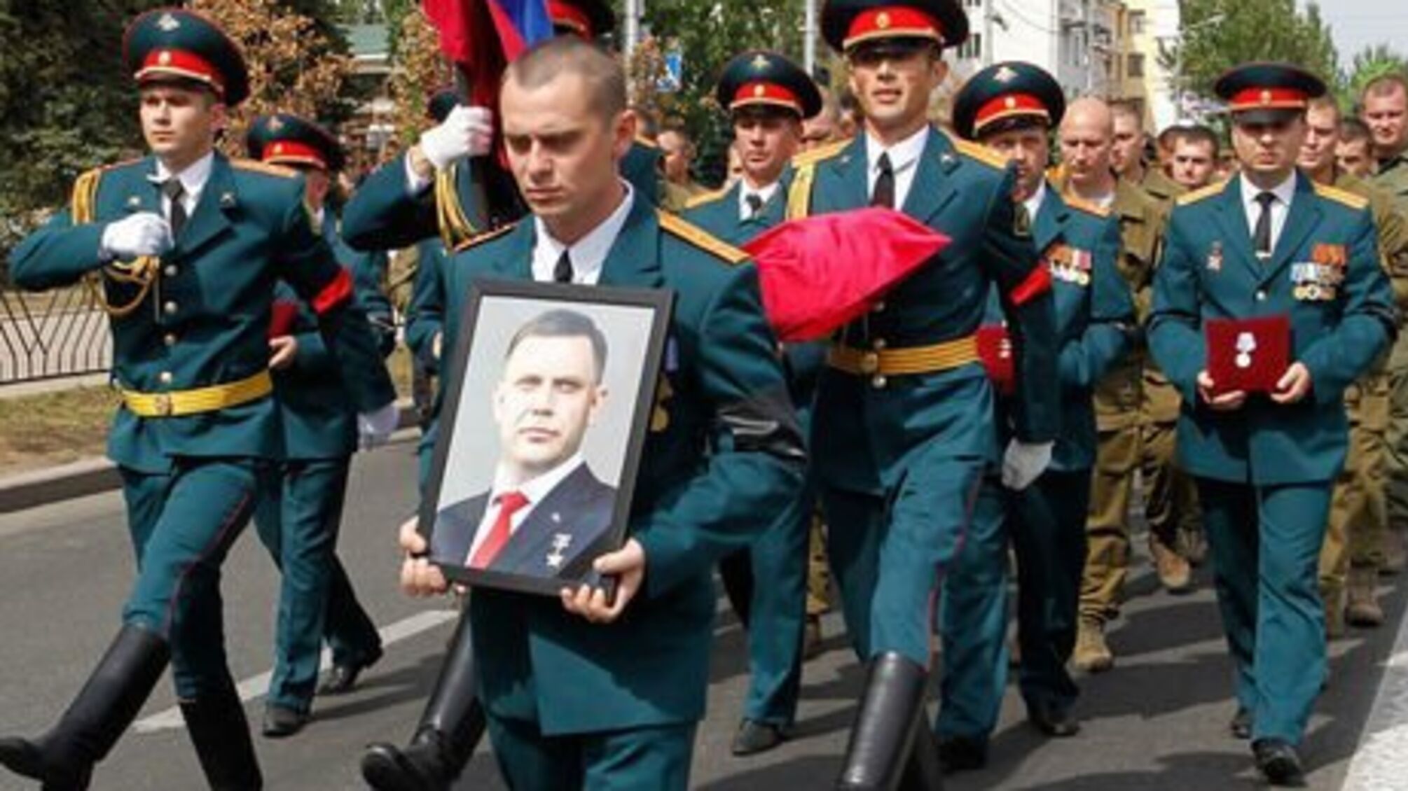 40 днів з дня смерті Захарченка: на поминки в Донецьк приїхав несподіваний гість