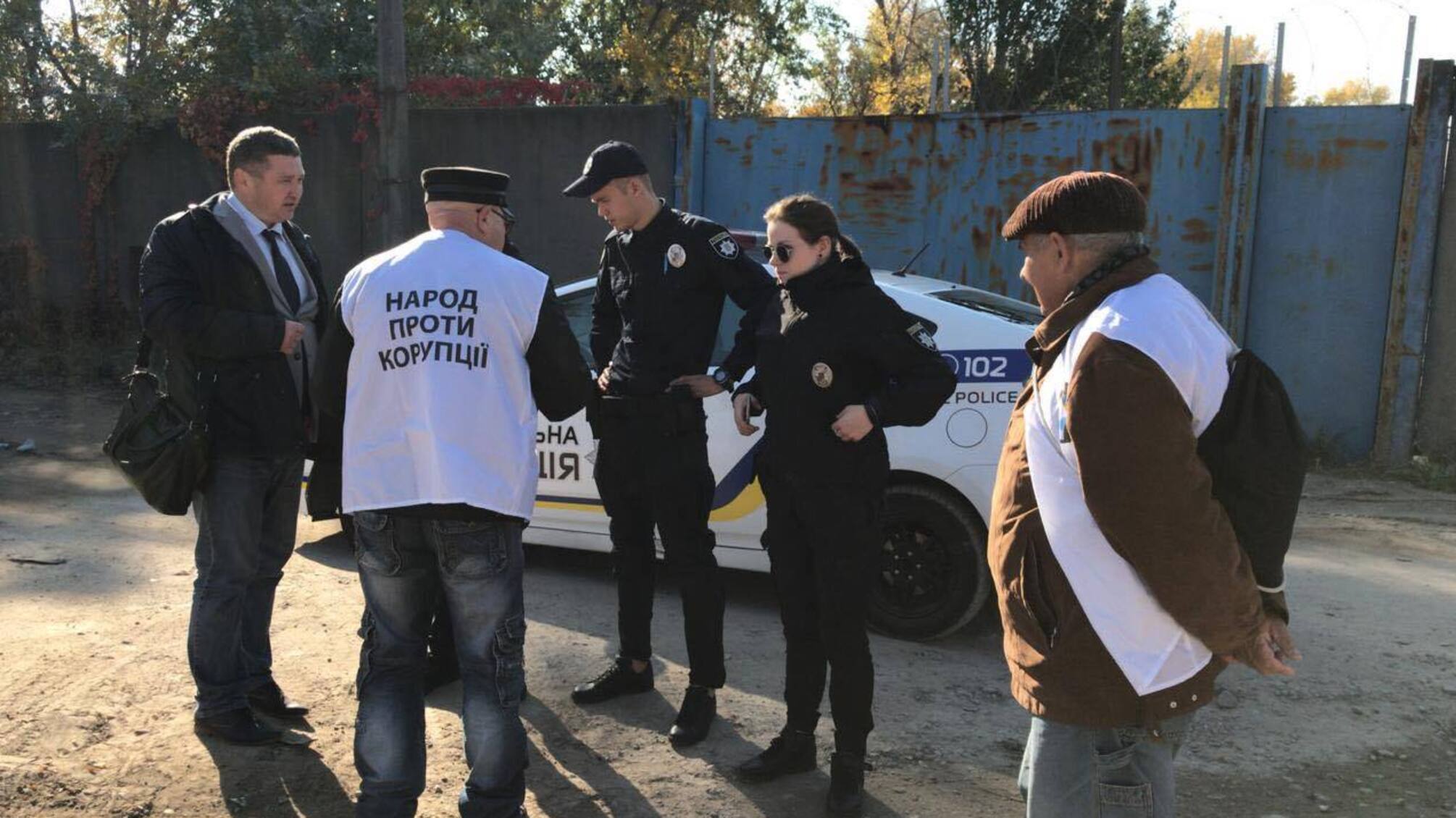 Крадений пісок не вивезуть – активісти встановили блокпост біля браконьєрів з Видубичів