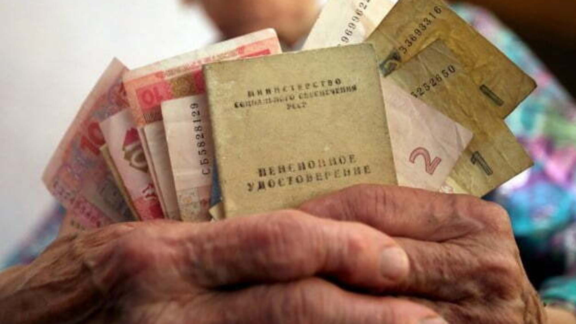Українські заробітчани ризикують залишитися без пенсій – Рева