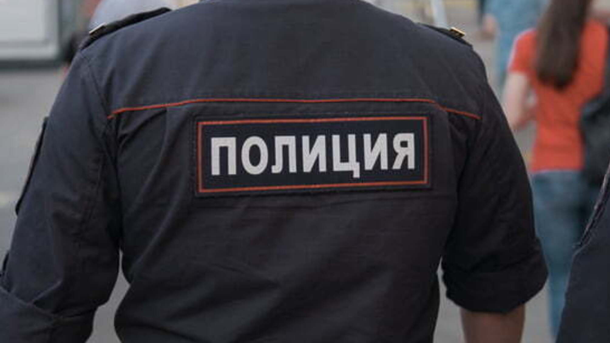 У Росії поліцейський-дебошир на спір прострелив собі голову