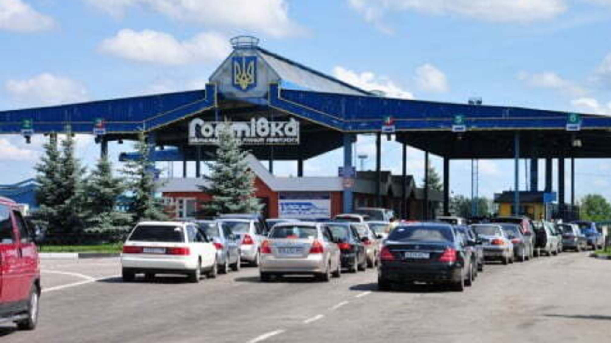 Мертві душі: з РФ в Україну батько з сином везли в салоні авто покійницю під виглядом пасажирки