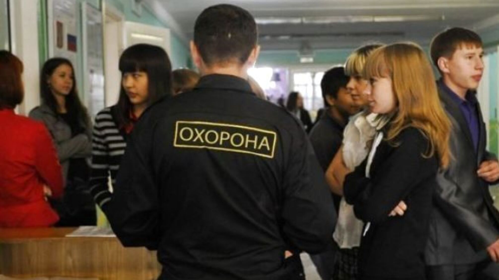 Керч може повторитися: журналісти показали, як охороняють школи Києва від терактів, - відео