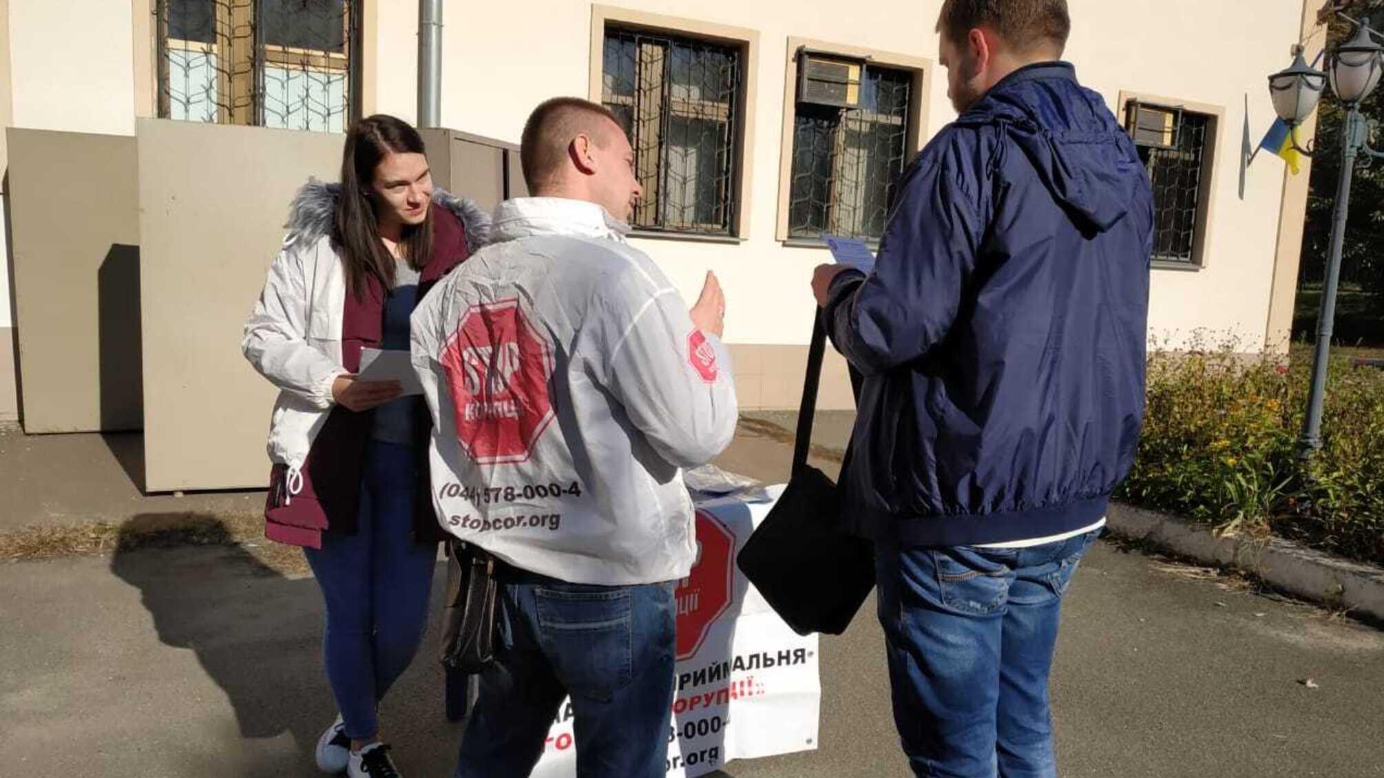 У Дніпровському районі столиці триває робота громадської приймальні “Стоп Корупції”
