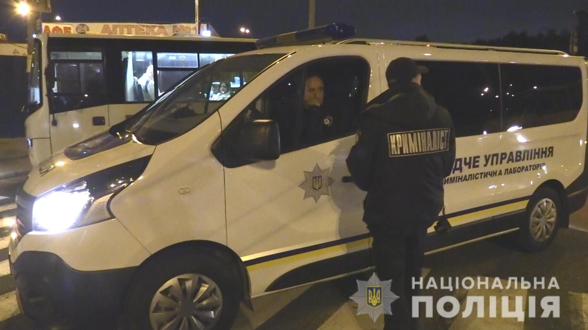 Бійка зі стріляниною відбулась біля метро “Лісова” у Києві. Є постраждалі