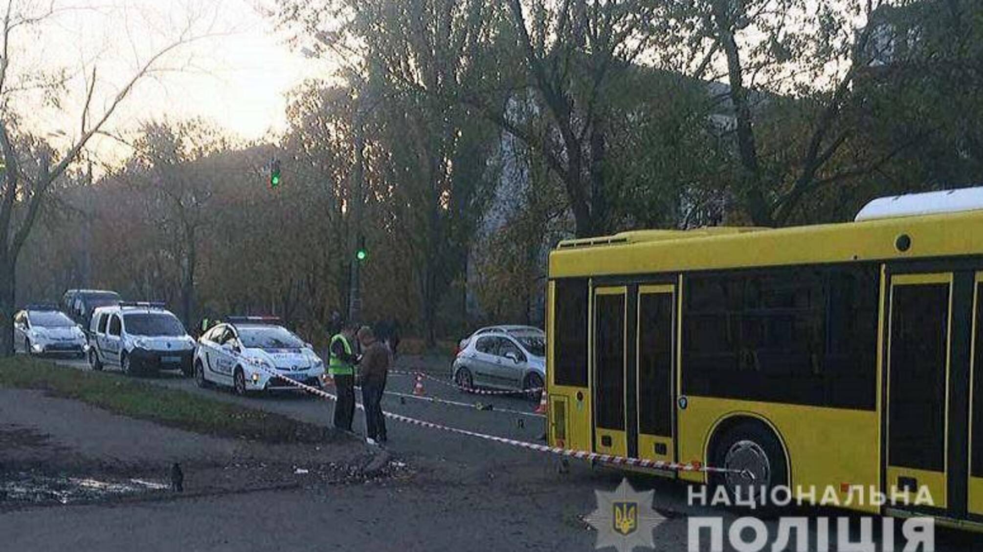 У Києві автобус насмерть переїхав лежачого на дорозі чоловіка