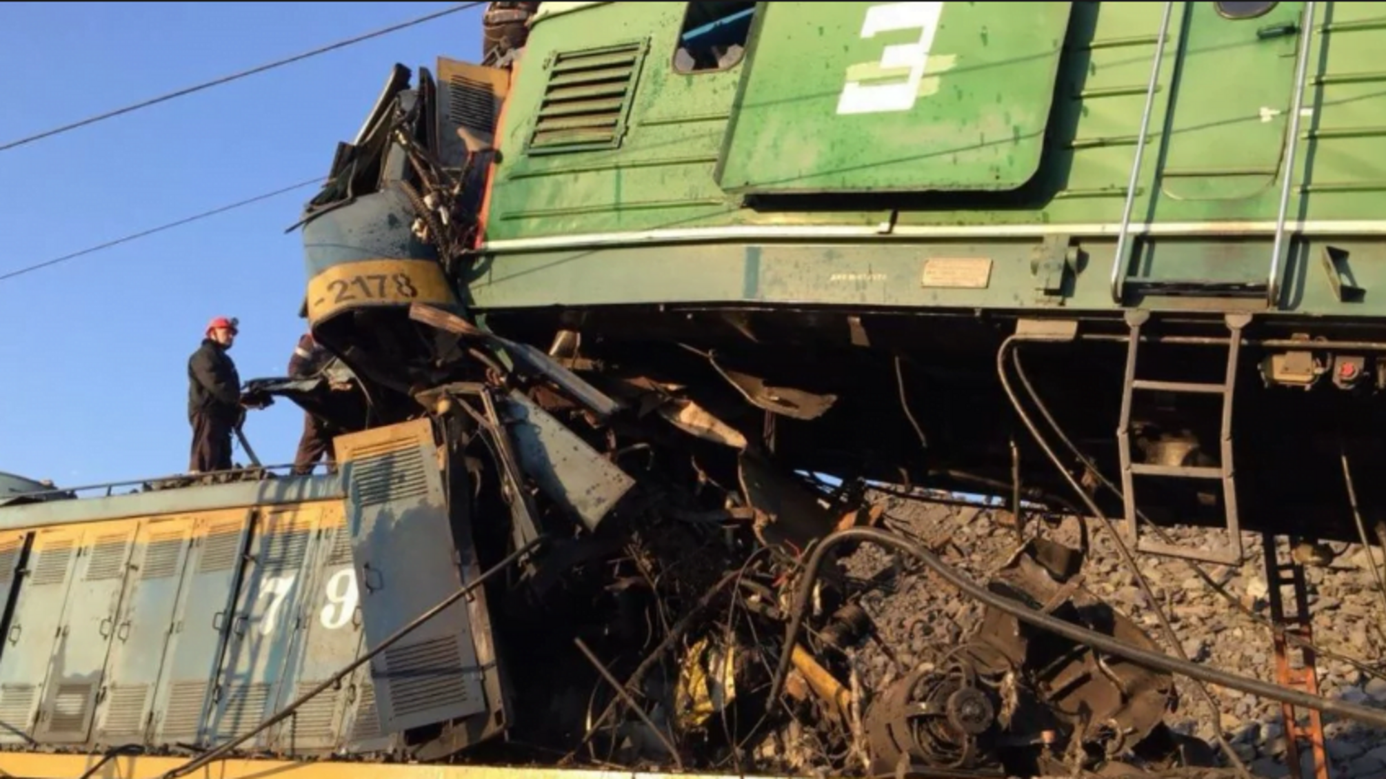 Потяги перетворились на купу металолому: у Кривому Розі сталася страшна аварія