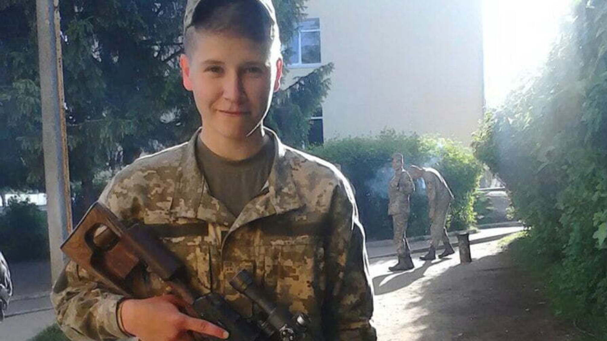 Траур на Луганщині: у День захисника плакали й прощалися з 19-річною військовою Лесею Баклановою – кадри