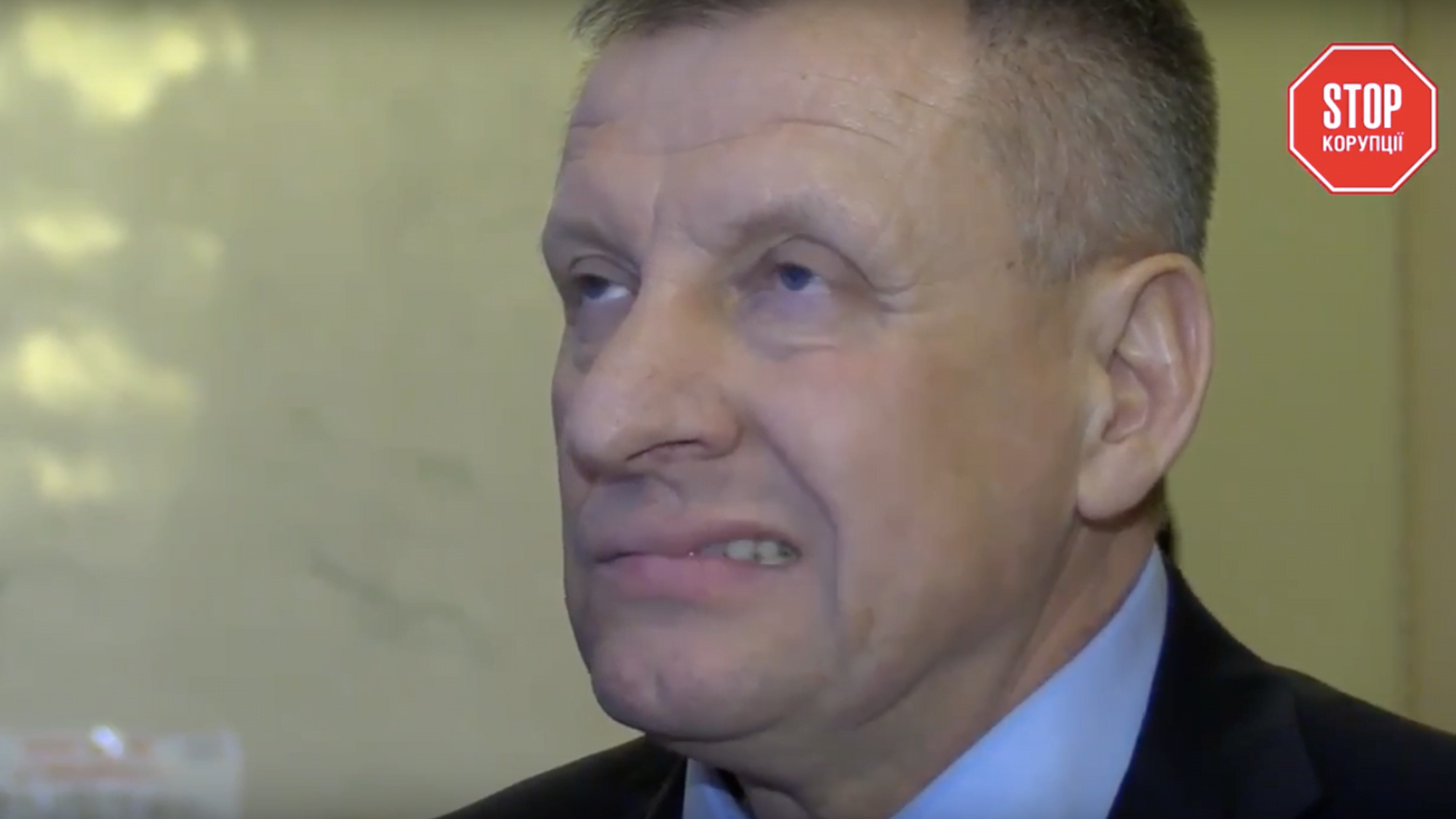 “Мамо, поможіть!” – Як нардеп Юрчишин сховався вдома і відправив мати-пенсіонерку на розмову зі “СтопКором”
