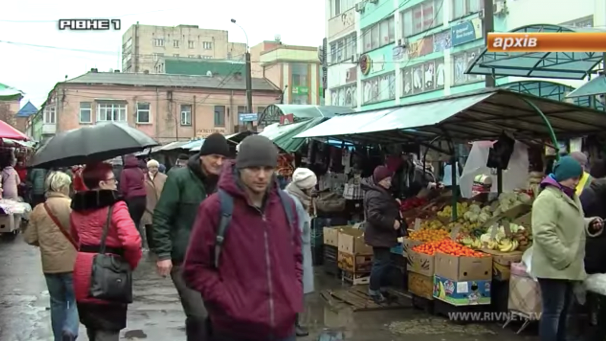 Рейдерство по-рівненськи – як директор ринку “віджимає” павільйони в підприємців