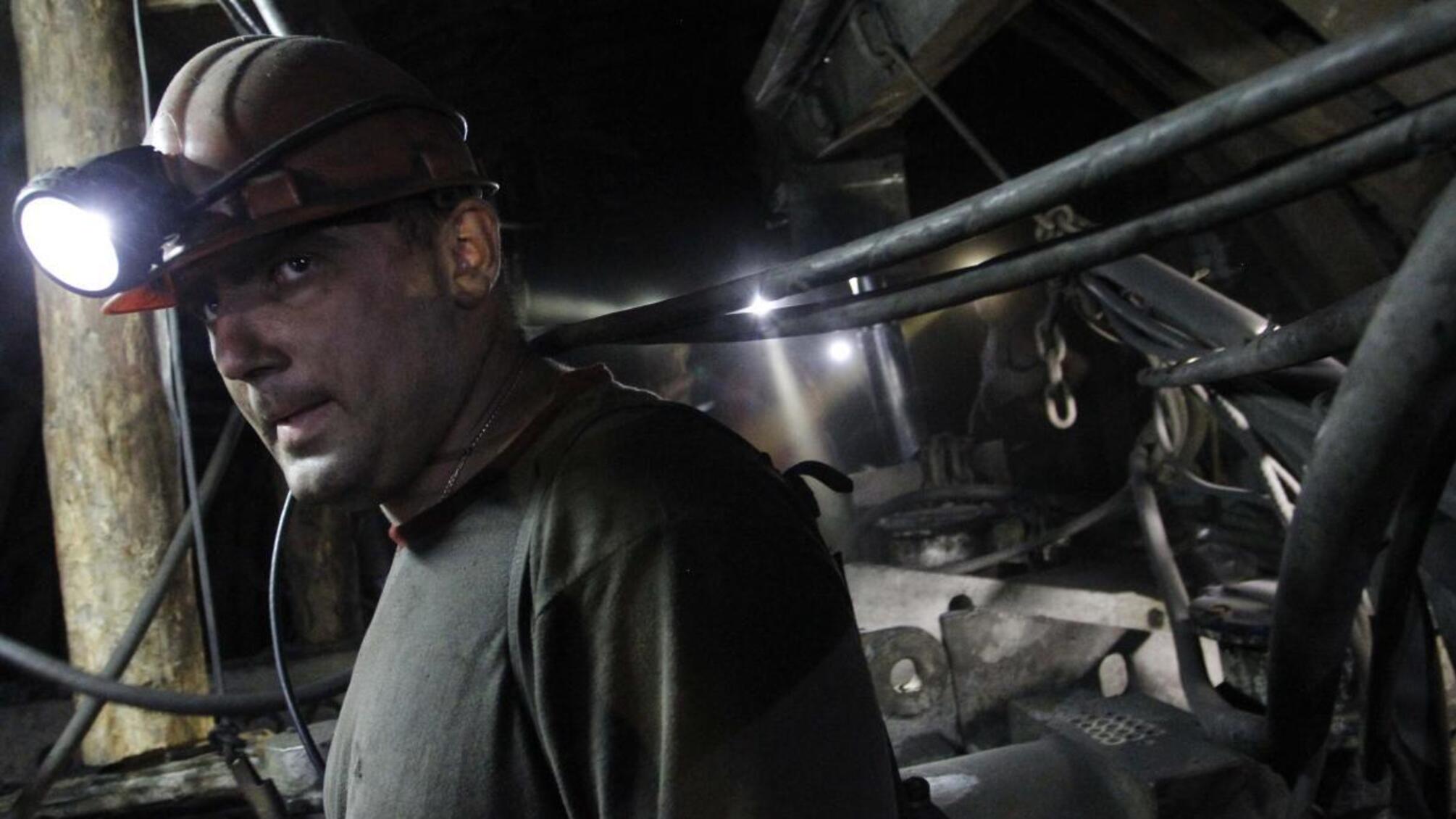 Дали лопати і змусили рити ями: страйк шахтарів в окупованому Антрациті завершився розправою бойовиків