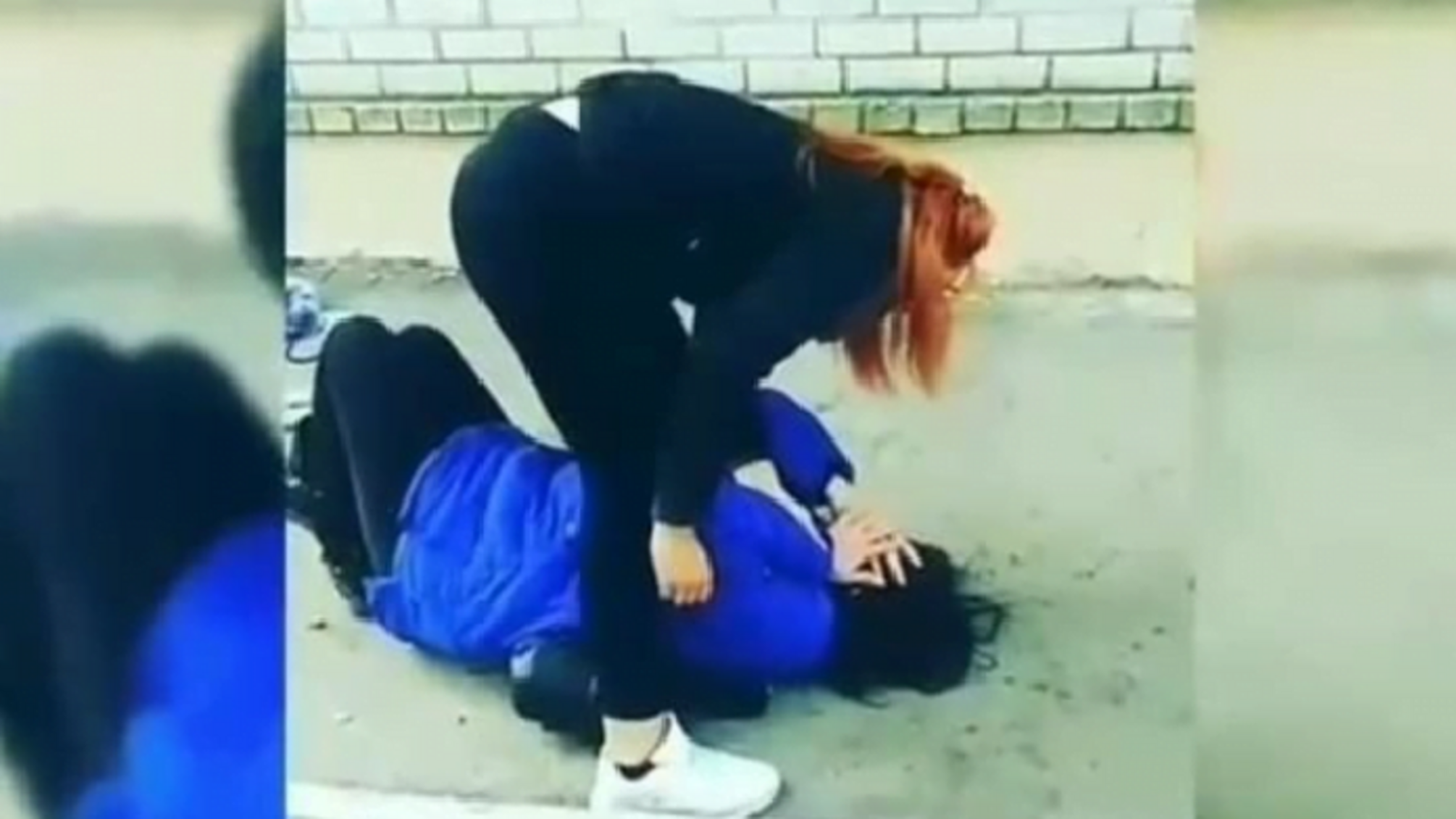 Вирішила прославитись: учениця із Запоріжжя виклала в Мережу відео, на якому лупцює дівчину