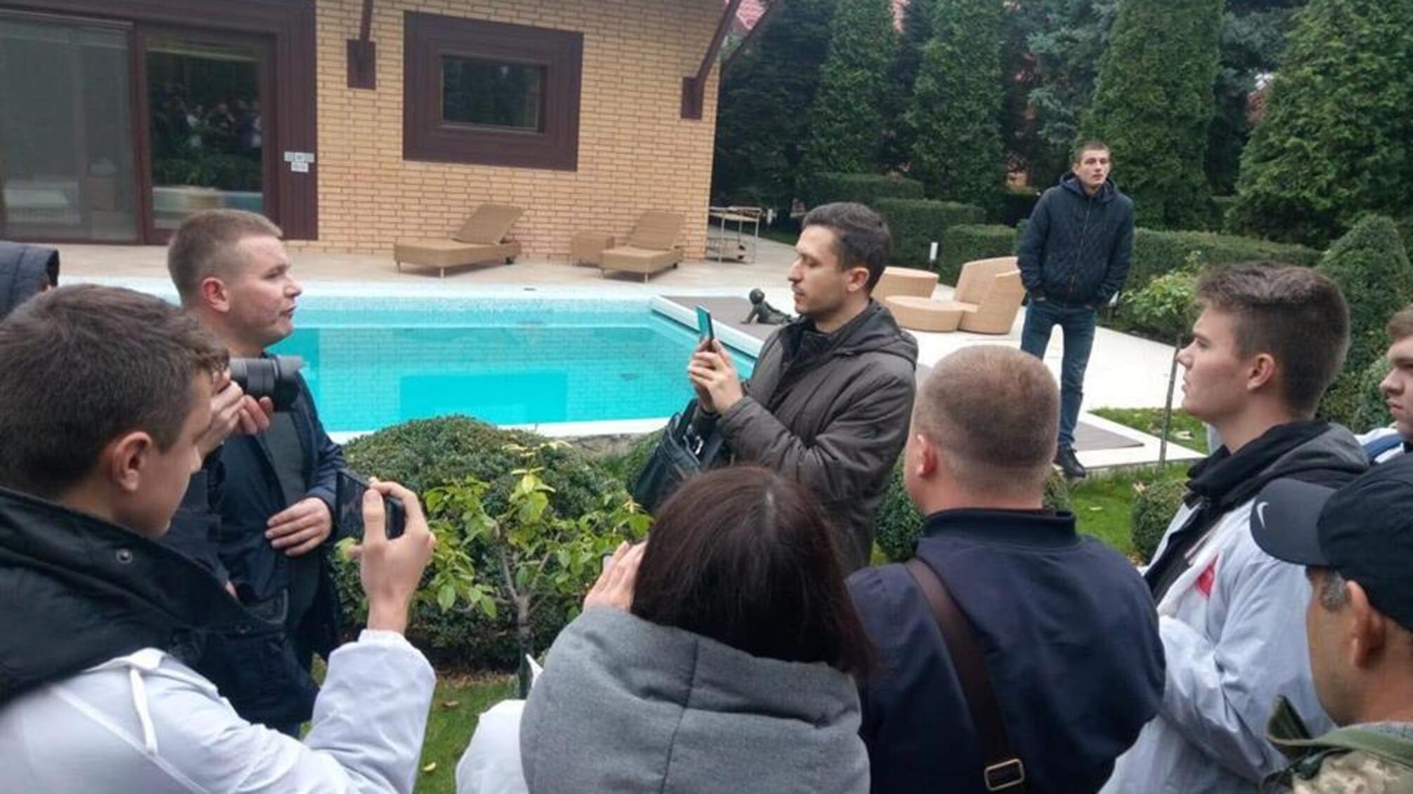 У Києві на Осокорках сутички: охорона рейдерки Софієнко напала на учасників АТО