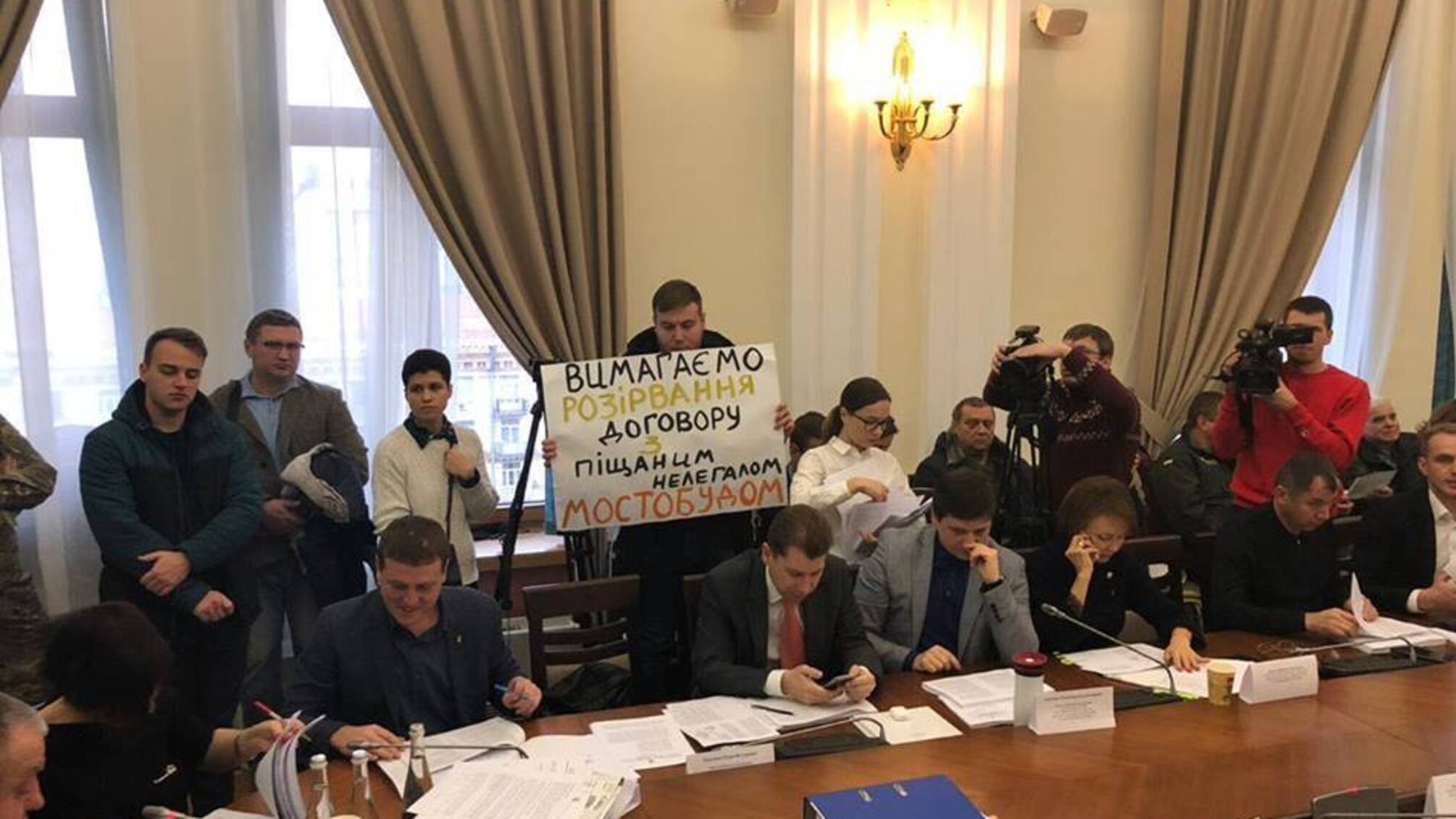 Піщані браконьєри – на вихід: у КМДА розірвали договір оренди з ПАТ 'Мостобуд'