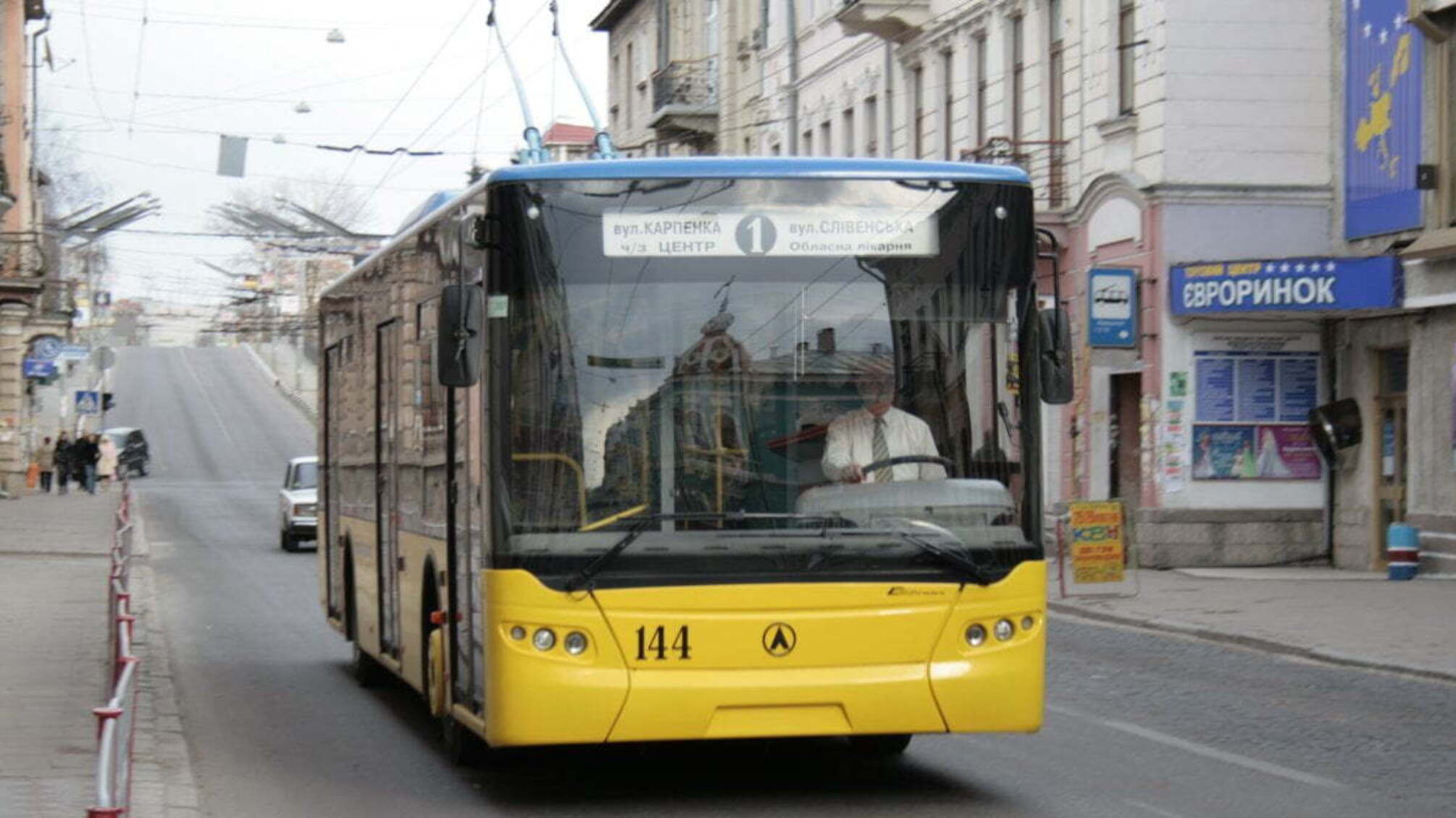Маршруток немає, тролейбуси переповнені: з'явилося відео транспортного колапсу в Тернополі – відео