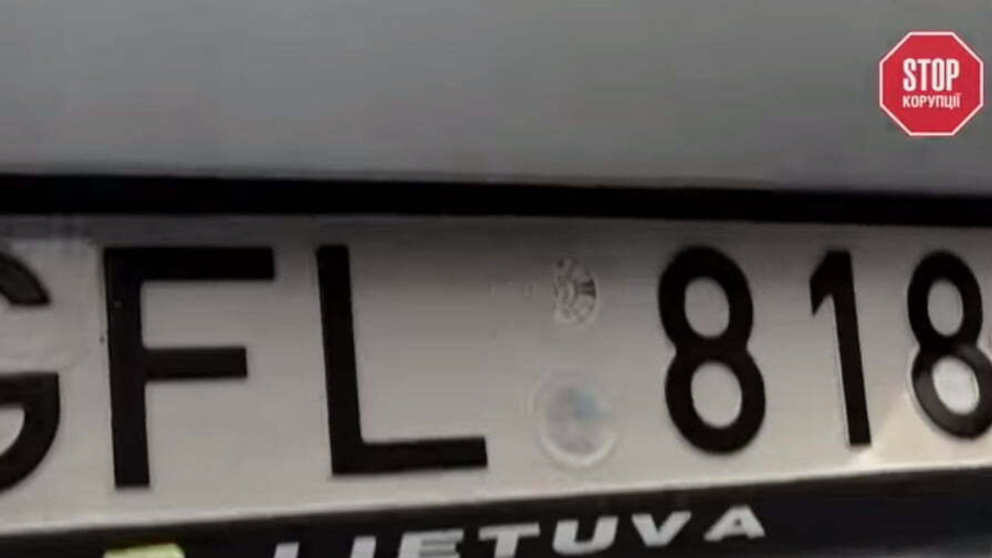 Попався – на КПП «Рава Руська» на вимаганні грошей з водіїв автобусів впіймали протестуючого «євробляхера» (відео)