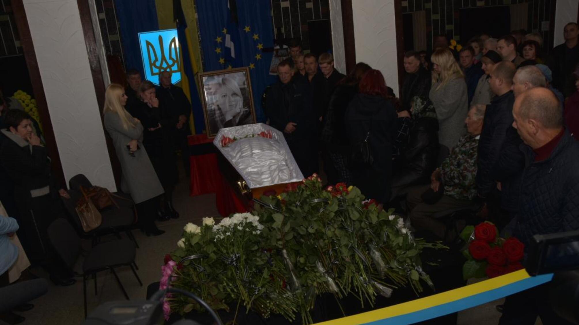 Кадри з церемонії прощання з активісткою Катериною Гандзюк