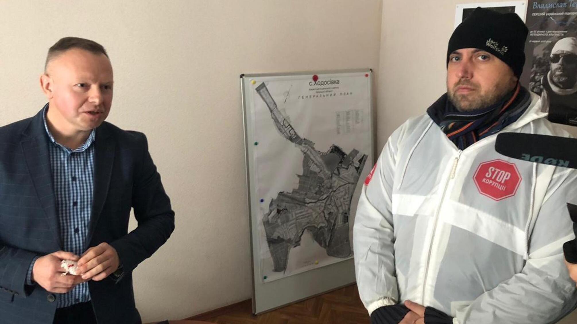 'Сам даю, сам беру' – на Київщині сільський голова не поспішає дотримуватися законодавства і прибирати незаконний МАФ, який сам дозволив встановити
