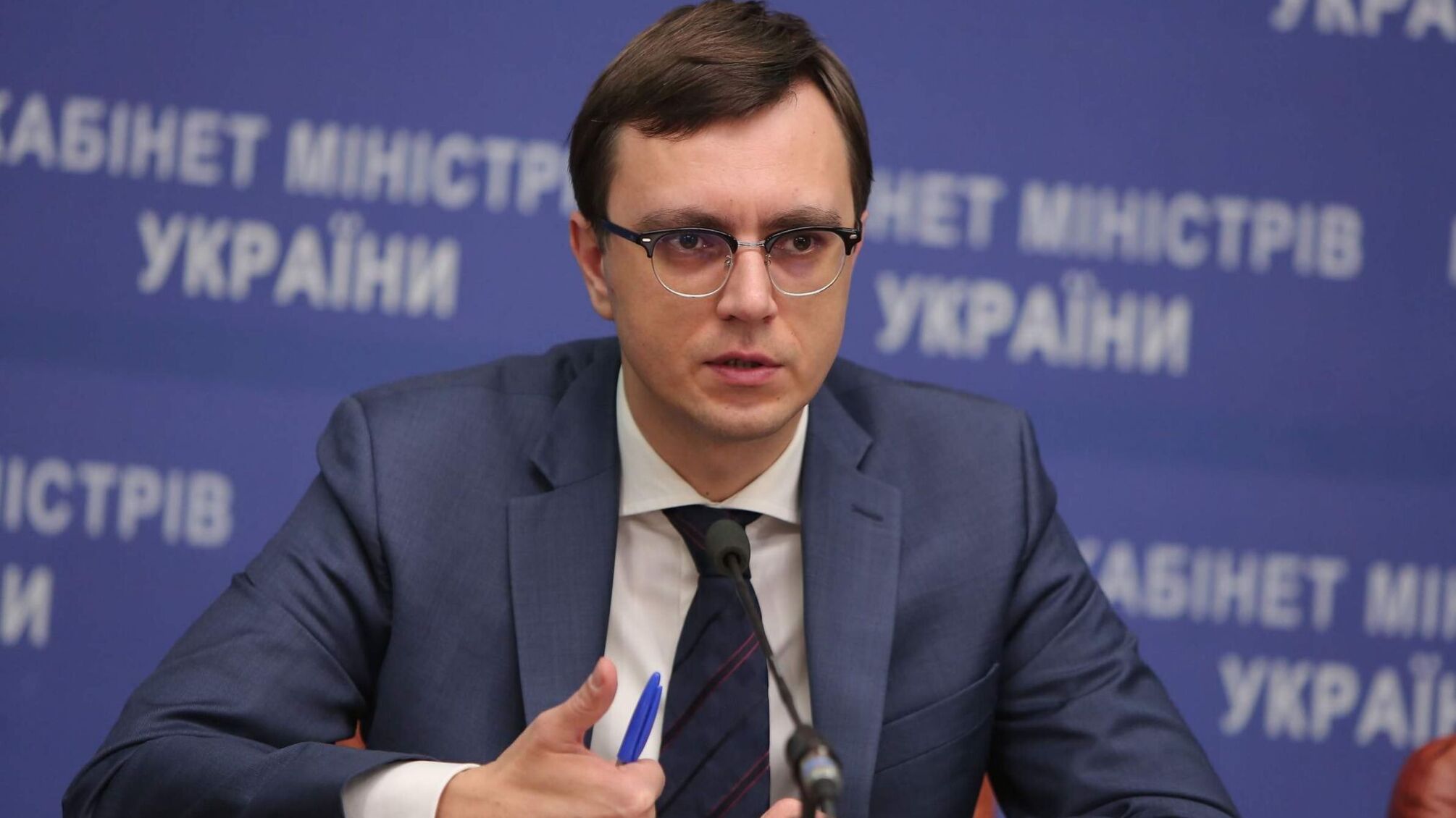 Перетин кордону під час воєнного стану: Омелян розповів про правила пересування громадян і транспорту