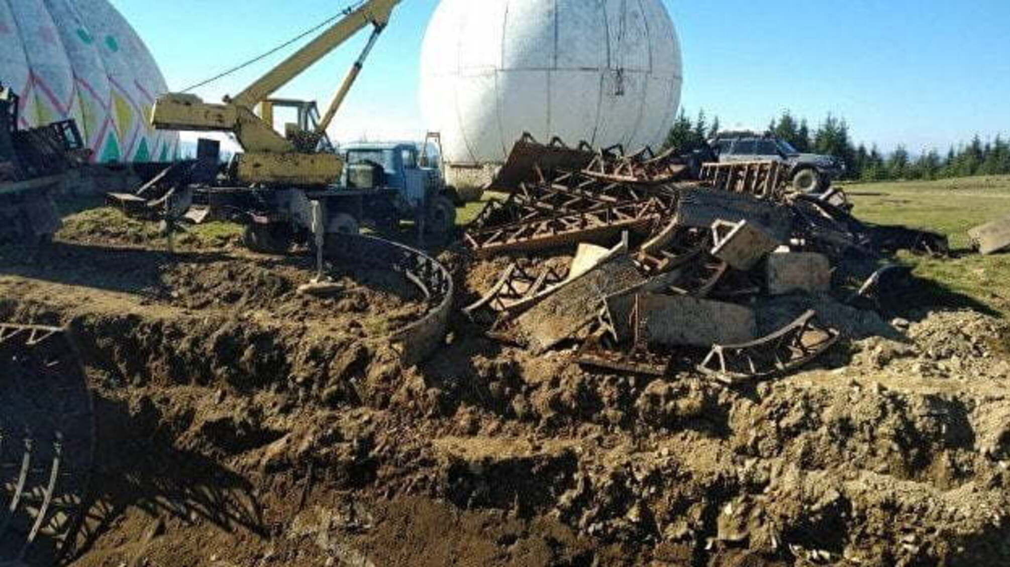 У Карпатах на металолом розбирають колишню радіолокаційну станцію 'Памір'