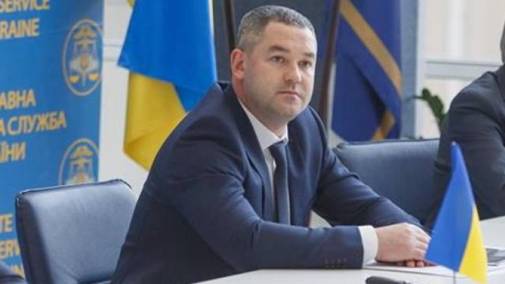 “Вивезли ледь не в багажнику, на “євроблясі” – подробиці про втечу екс-керівника ДФС Продана з України