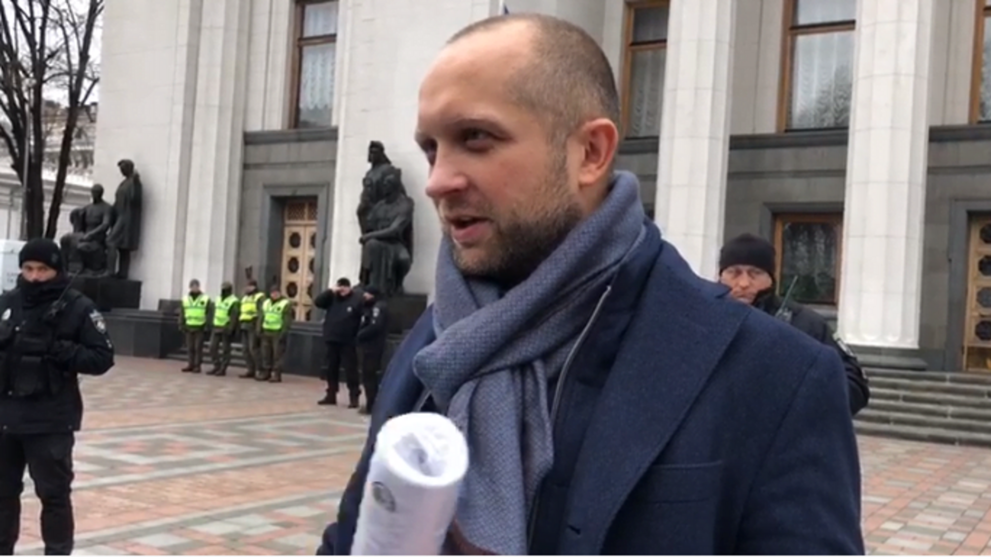 Вимоги мітингарів проти закону про СПЛІТ передали у Раду: до учасників акції вийшов нардеп Поляков