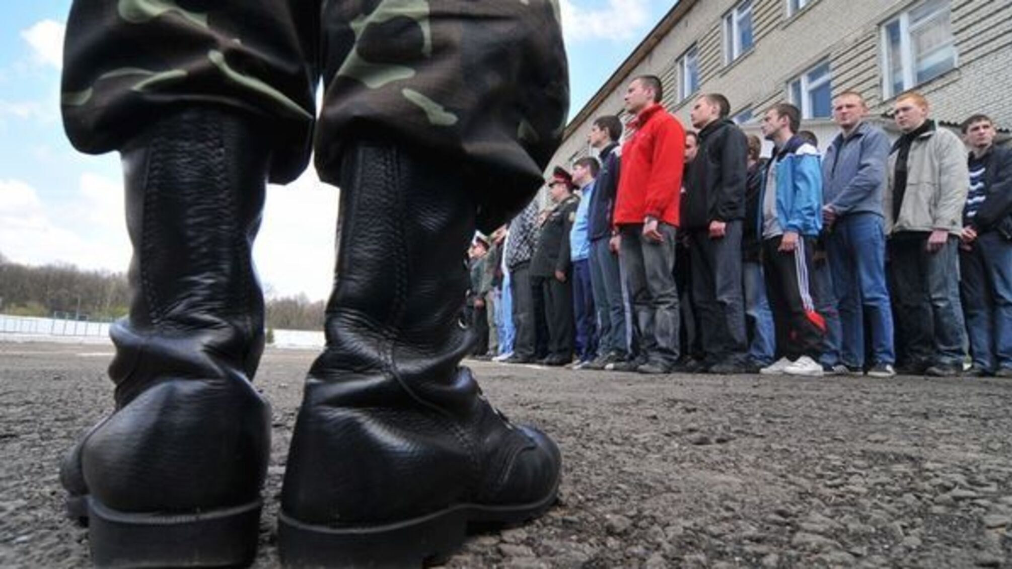 У Харкові почали розсилати фейкові СМС з призовом до армії – фото і реакція Мережі