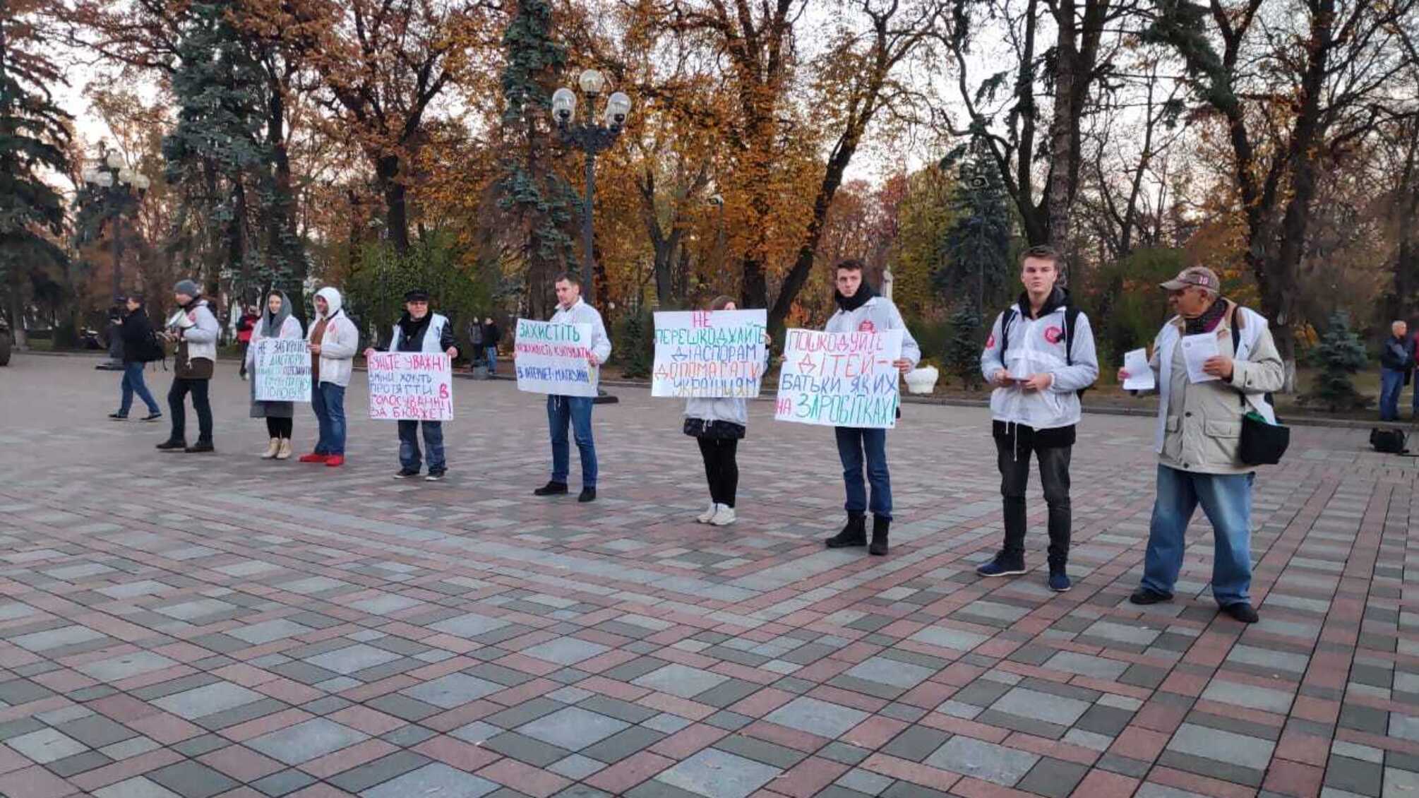 Ціни на посилки з-за кордону зростуть майже на 50% – 'СтопКор' вийшов з протестом до ВРУ