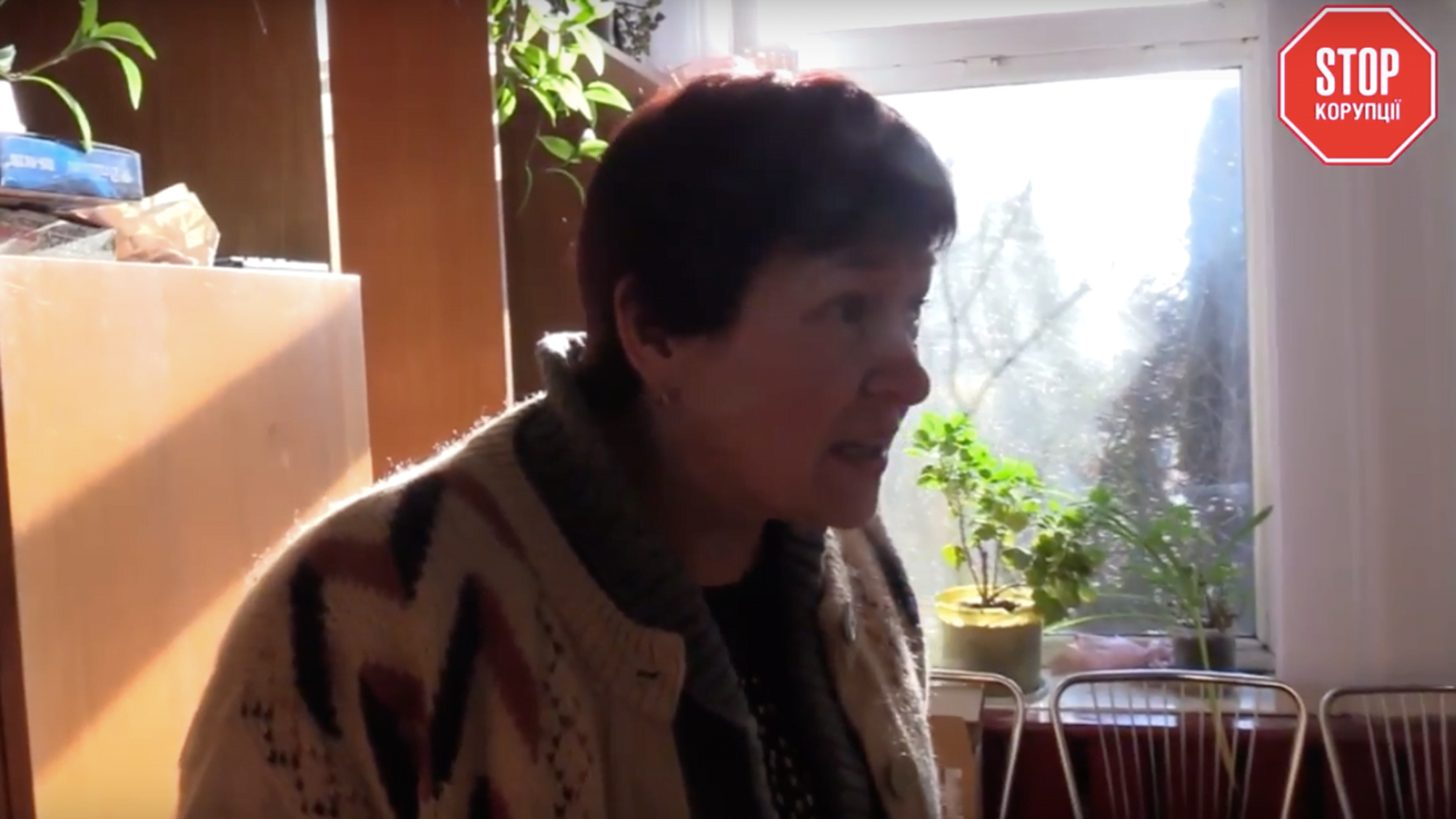 Схопила документ і втекла – як працівники Житомирської філії ЦСЕНСМ фальсифікують папери й розкрадають кошти – 'СтопКор' показує