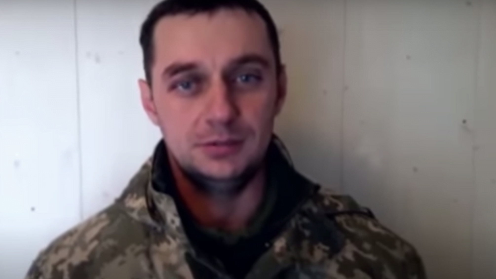 Прочитав текст – на опублікованому ФСБ відео з допитом українських моряків чітко видно як один із них читає з суфлера (ВІДЕО)