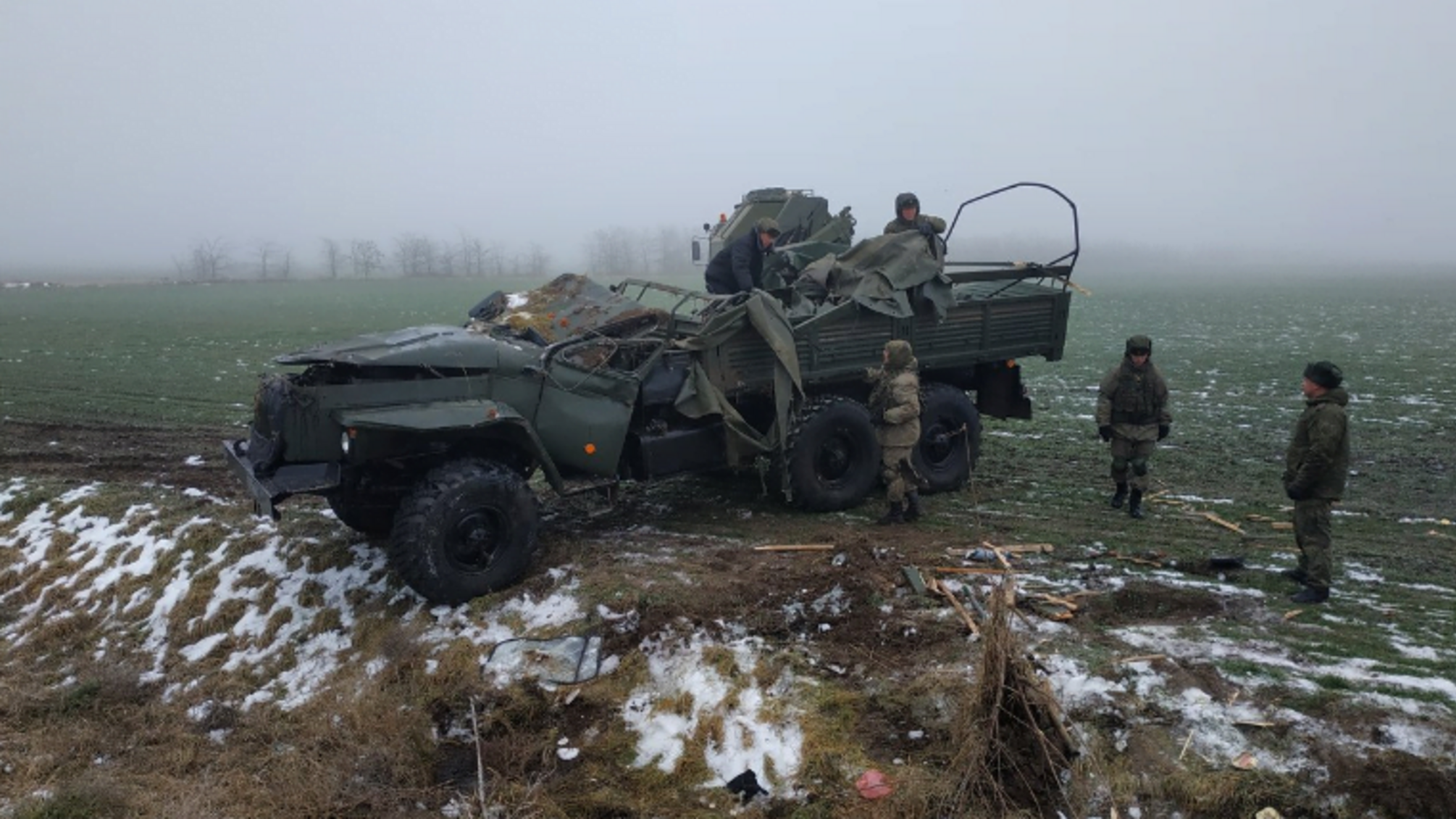 В окупованому Криму полетіла в кювет військова вантажівка з окупантами – подробиці