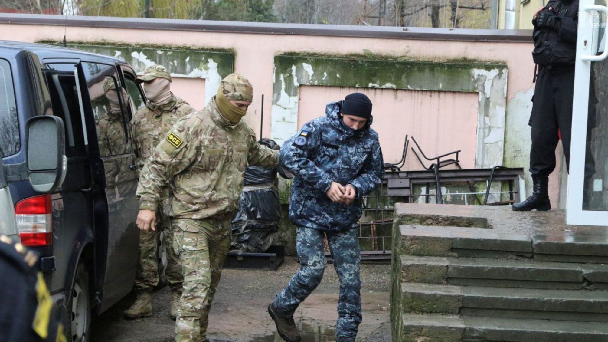 У легкому одязі при -20: спецслужби РФ катують полонених моряків України