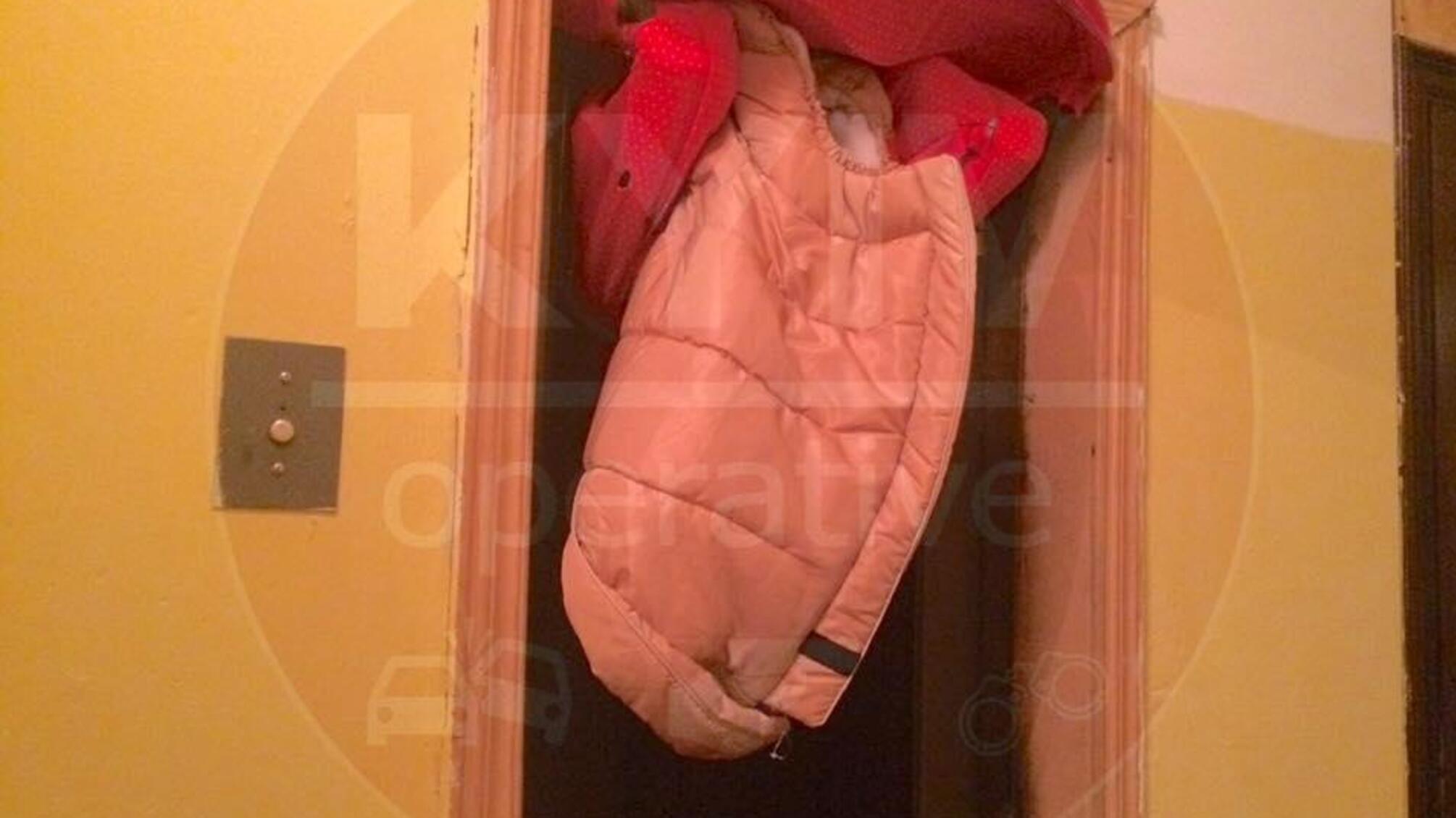 У Києві в одному з будинків ліфт розчавив візочок з немовлям (ФОТО)
