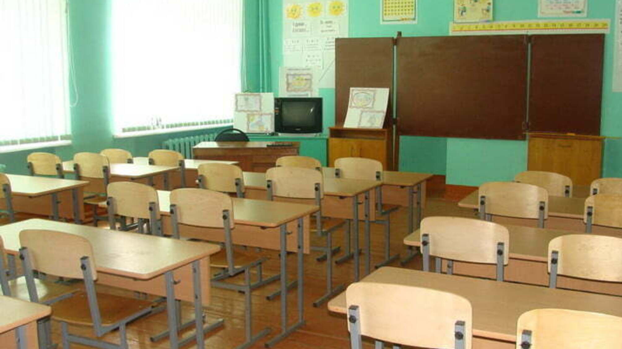З однієї зі шкіл на Тернопільщині евакуювали майже 250 учнів та працівників – подробиці