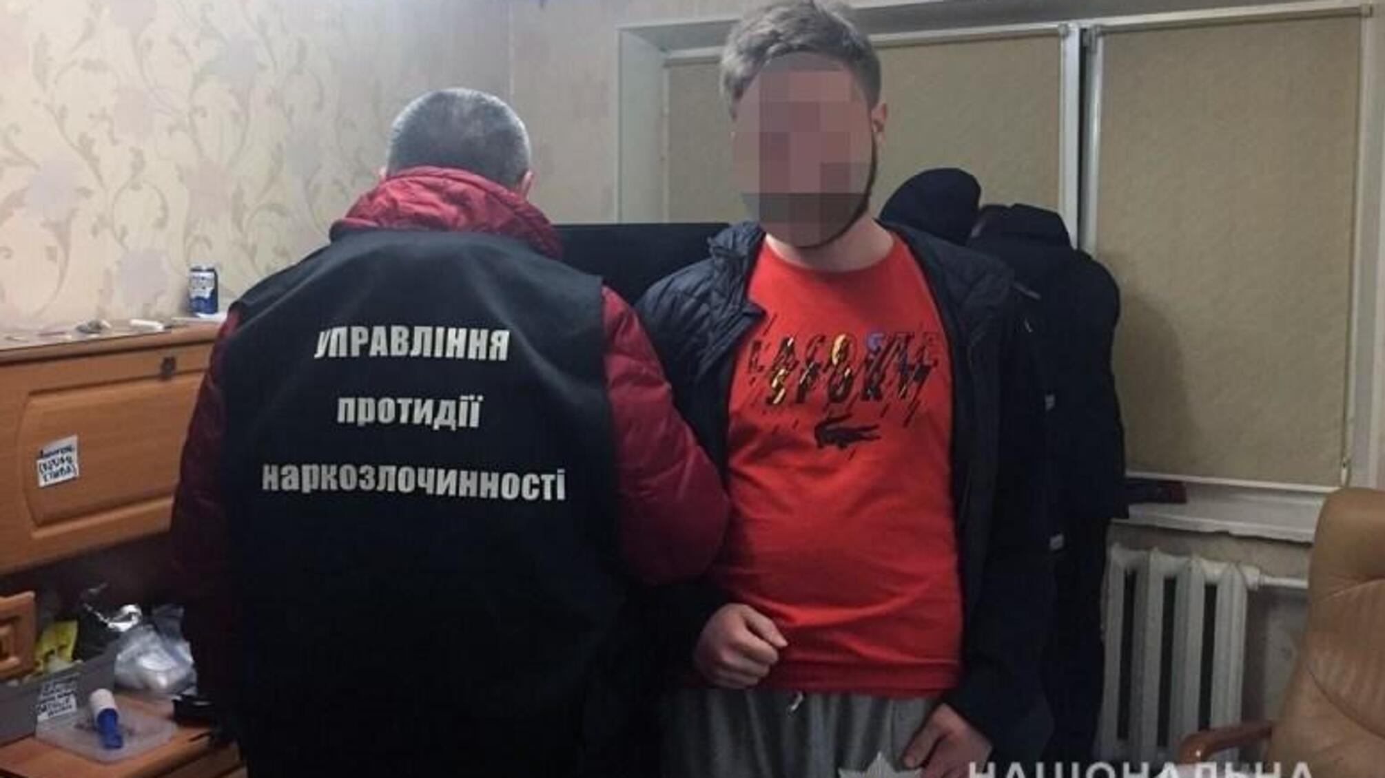 Поліція Києва затримала 24-річного хіміка, який виготовив наркотиків на півмільйона гривень (ФОТО)