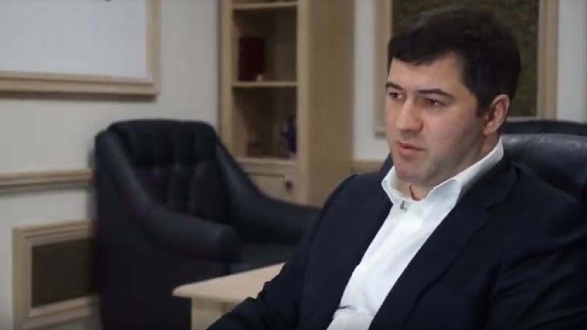 'Завдяки цій ковдрі люди ставлять запитання – і це класно' – Роман Насіров про своє повернення на посаду, корупцію та секрет знаменитої ковдри