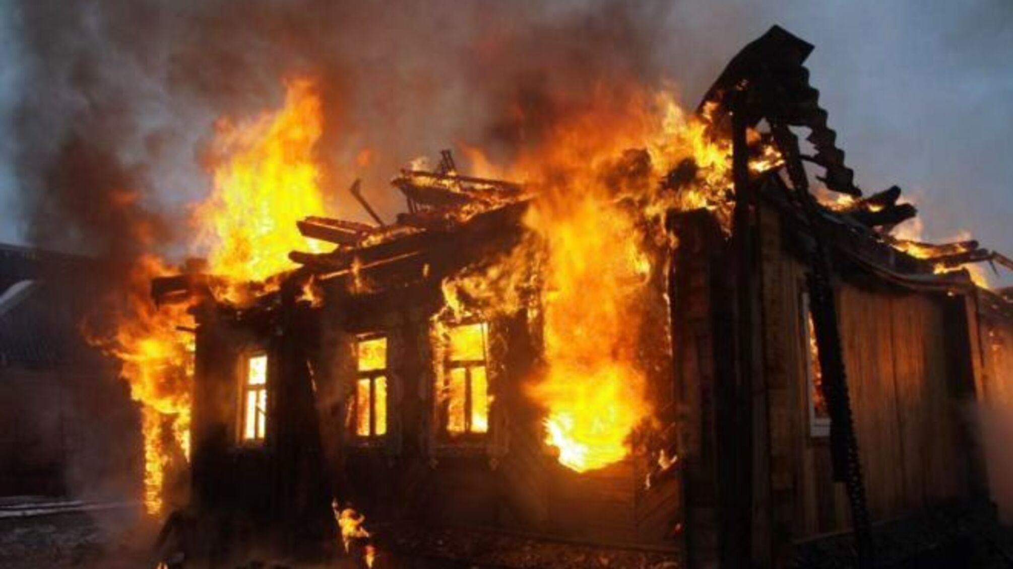 У Львівській області горіла школа