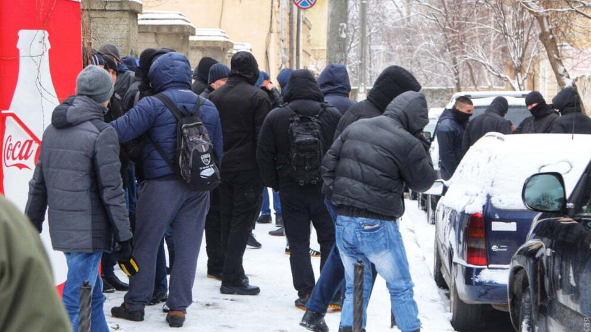 Невідомі в балаклавах захопили одеський санаторій