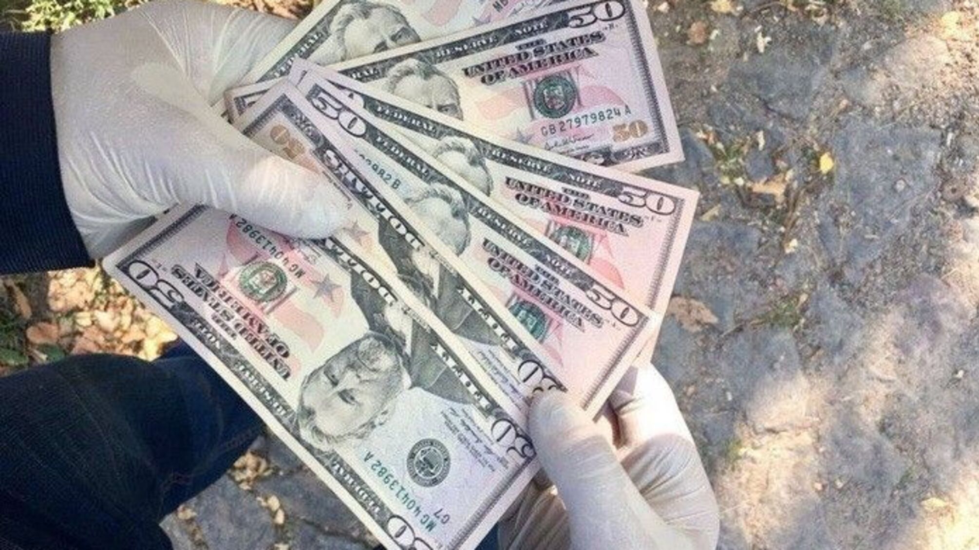 На Одещині голову сільради спіймали на хабарі у 20 тис. доларів