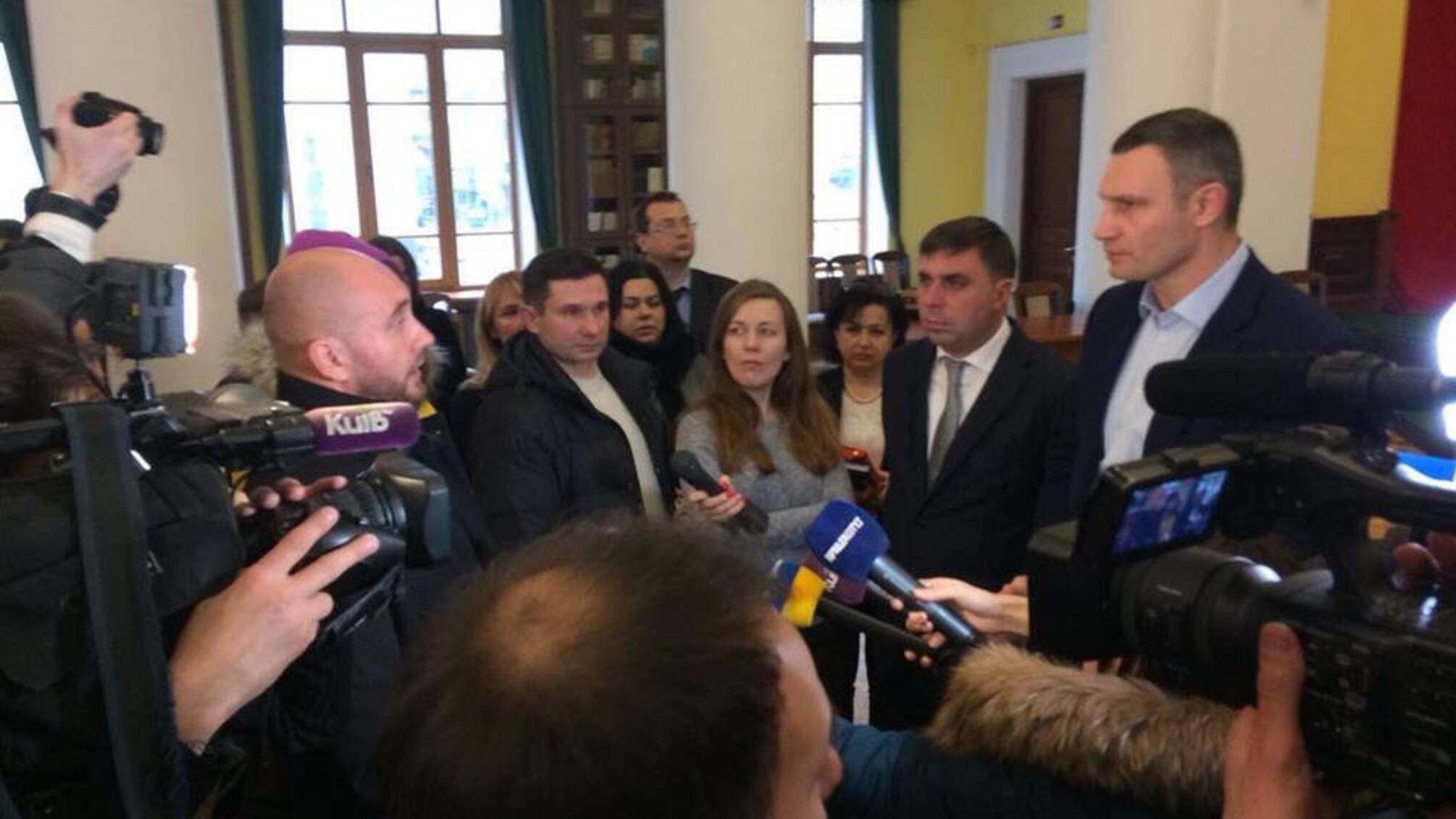 Мер Кличко відреагував на акцію 'СтопКору' проти небезпечного заводу 'Фанплит' у Києві