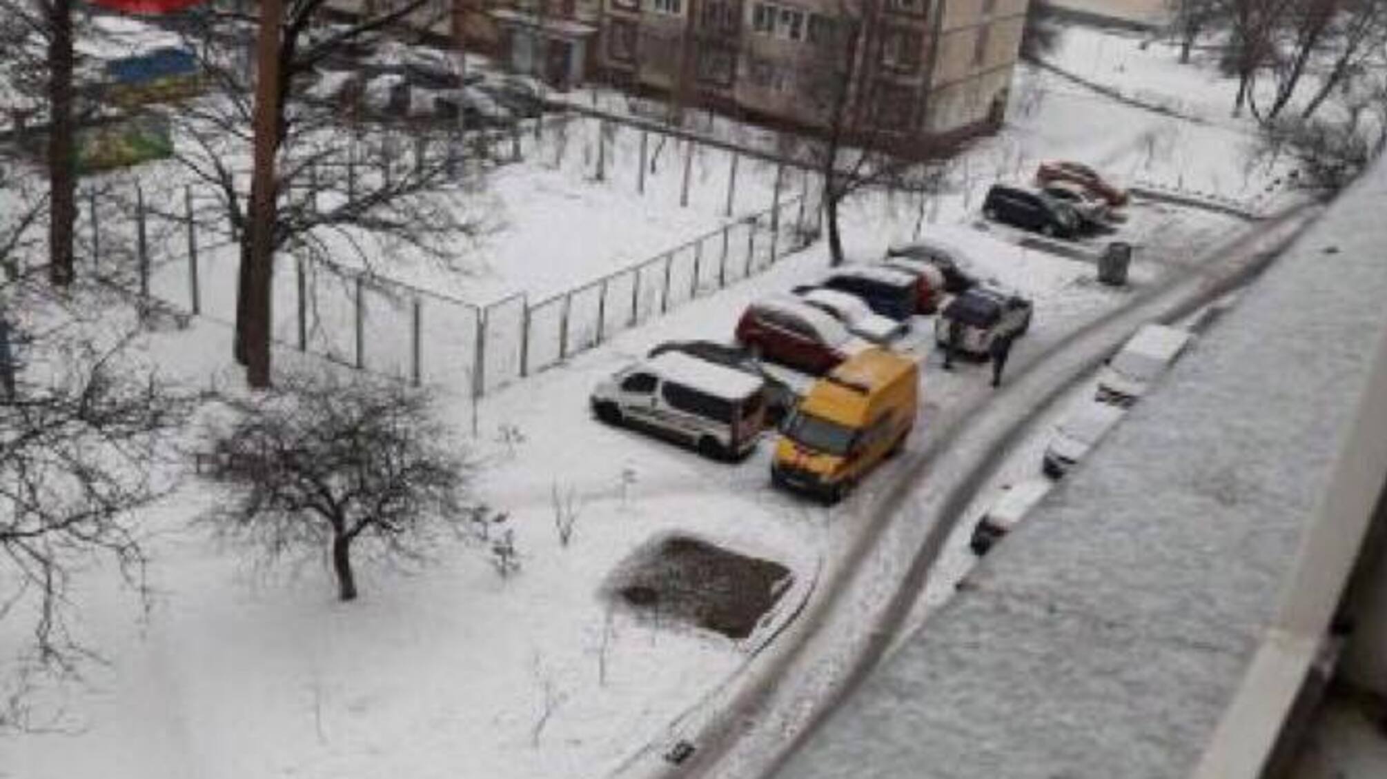 У Києві чоловік погрожує підірвати житловий будинок