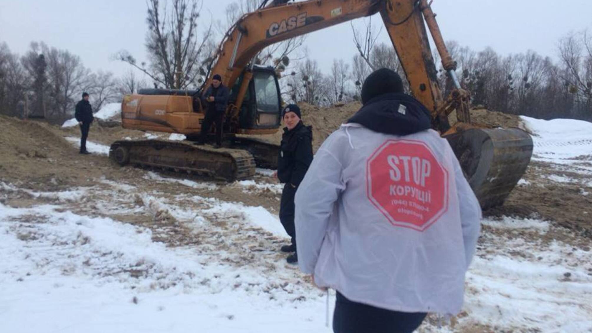 'СтопКор' зафіксував роботи на незаконній точці видобутку піску на Жуковому острові у Києві