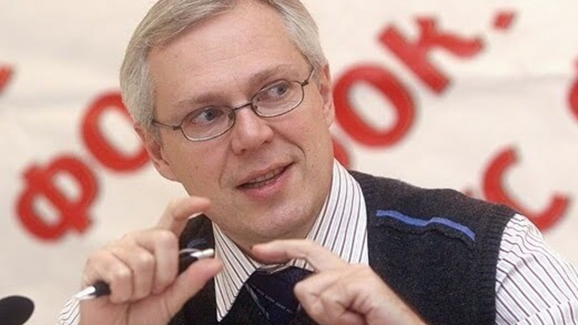 Експерт порадив українцям зберігати готівку та готуватись до гіршого