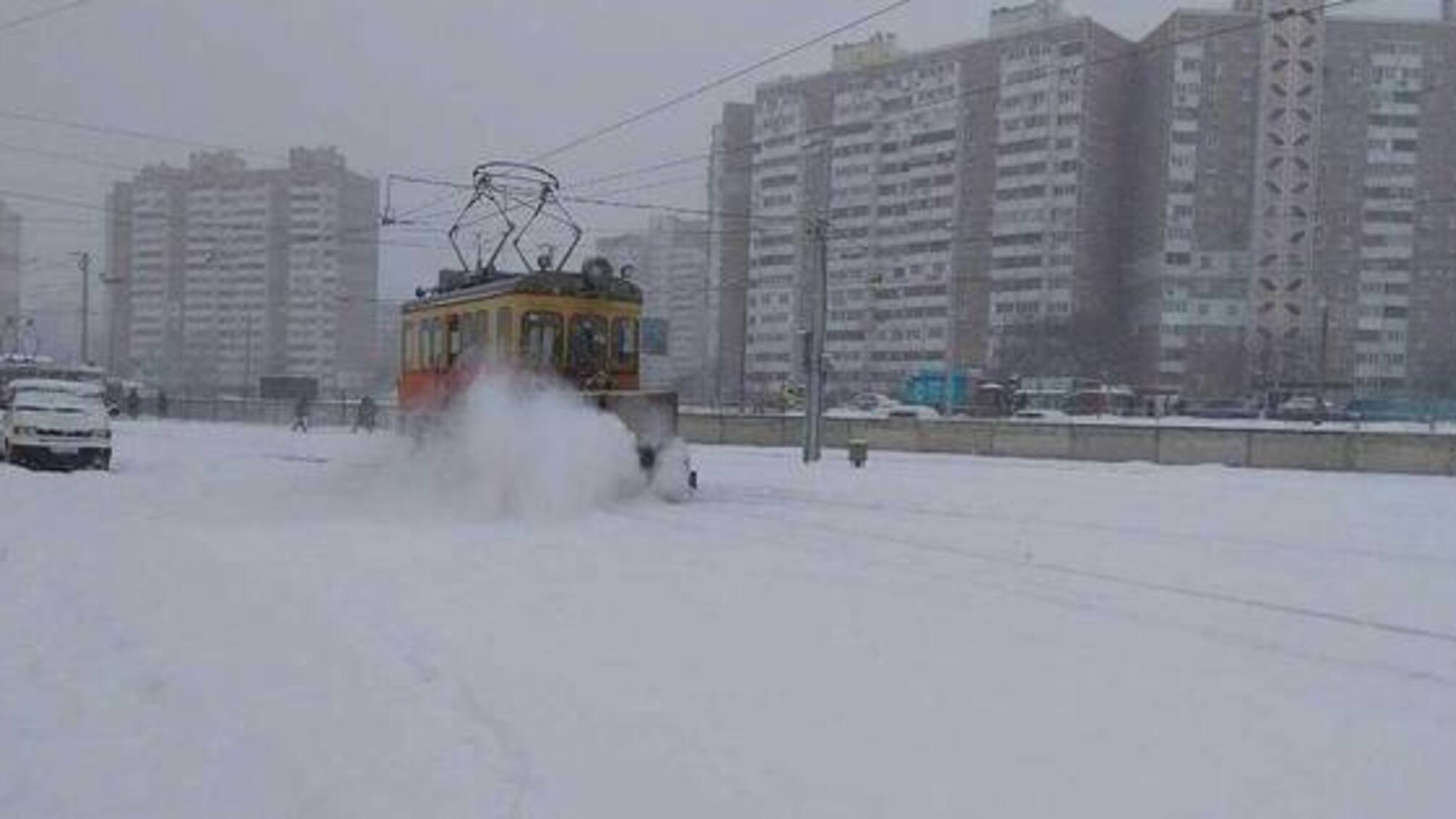Вулицями Києва цілу ніч їздили 40 трамваїв і тролейбусів: названо причину